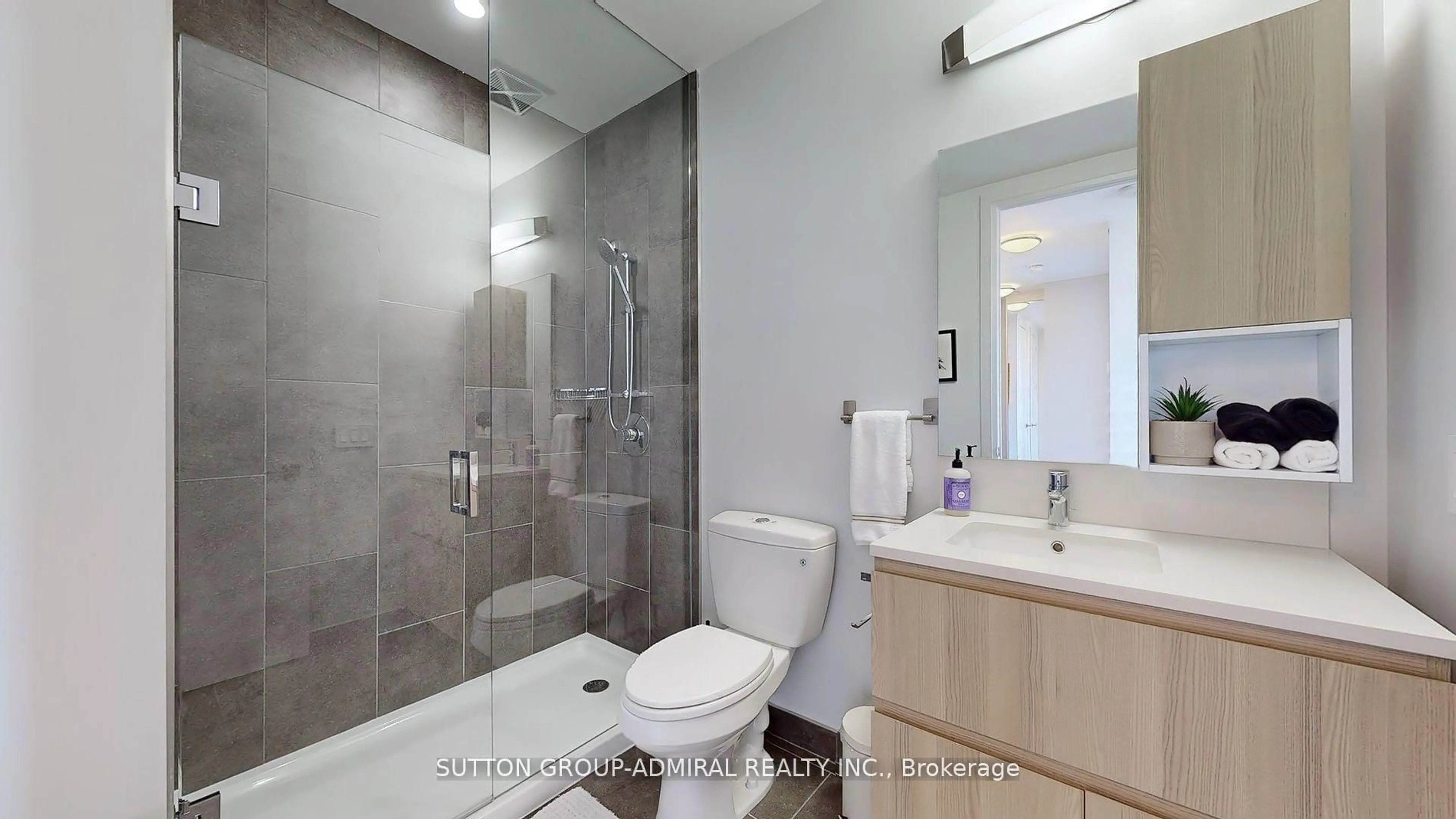 Standard bathroom, ceramic/tile floor for 36 Park Lawn Rd #4205, Toronto Ontario M8V 0E5