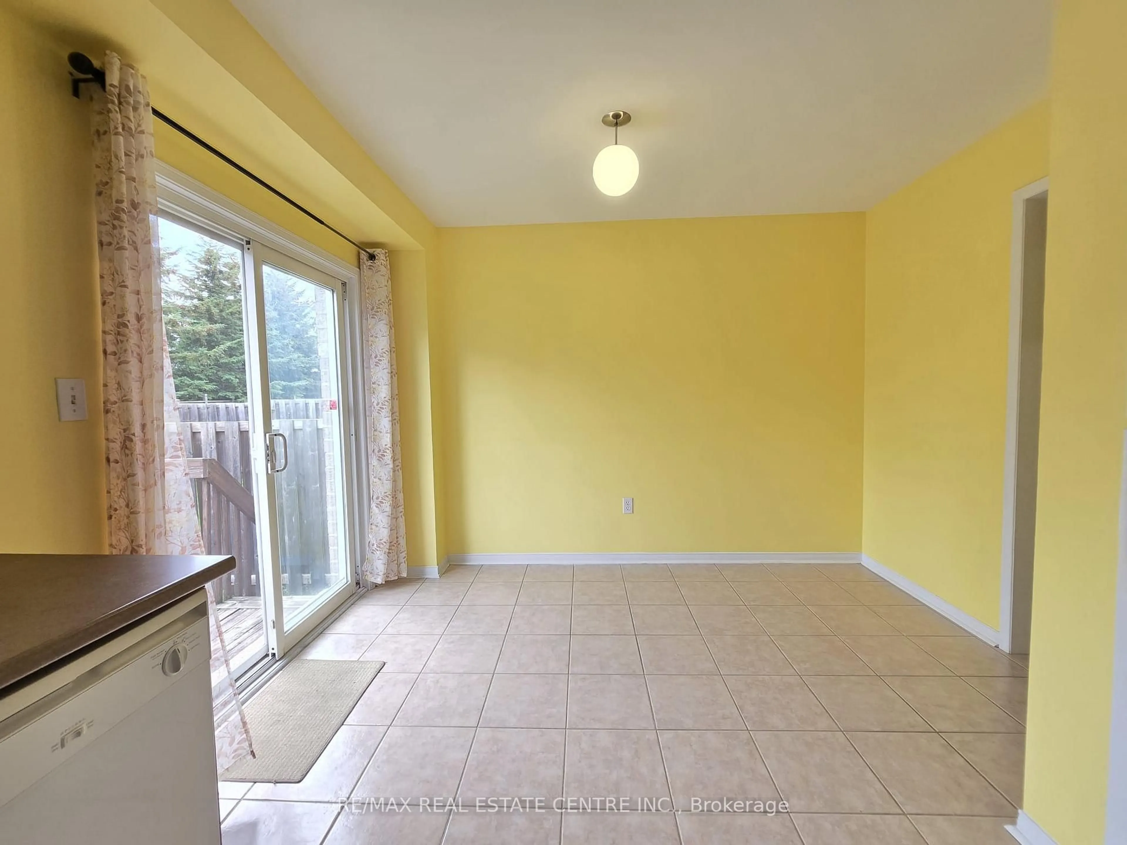 A pic of a room for 5054 Intrepid Dr, Mississauga Ontario L5M 8A5