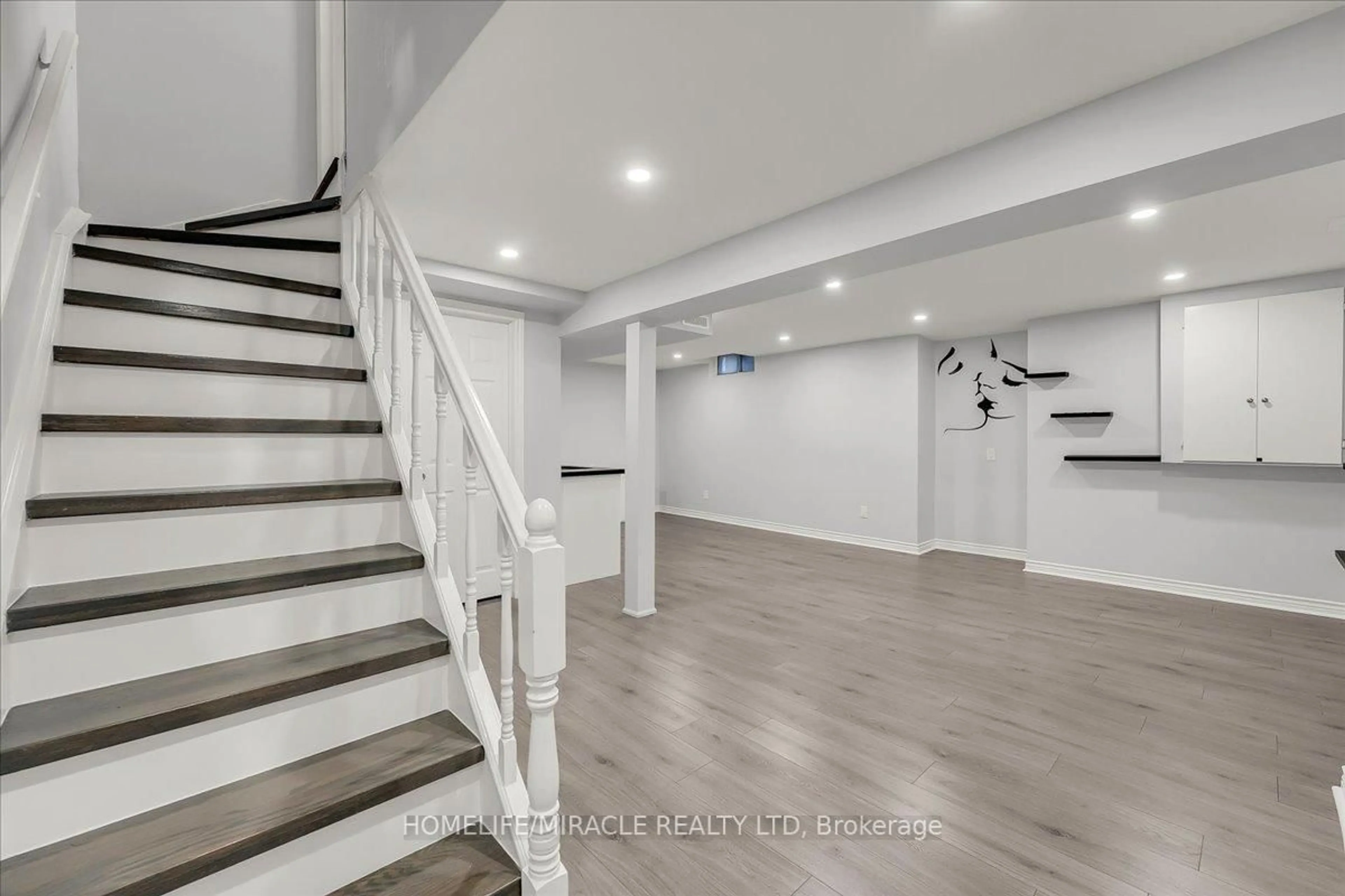 Unknown for 301 O'donoghue Ave, Oakville Ontario L6H 3W5