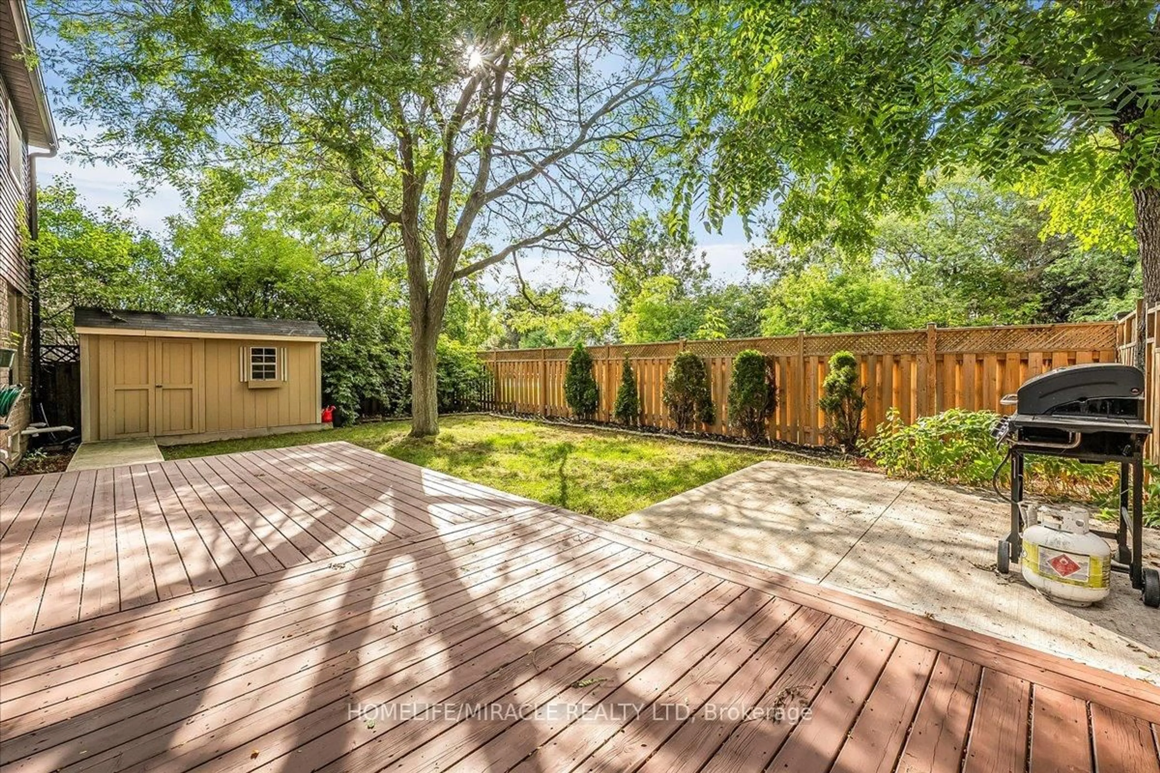 Patio, street for 301 O'donoghue Ave, Oakville Ontario L6H 3W5