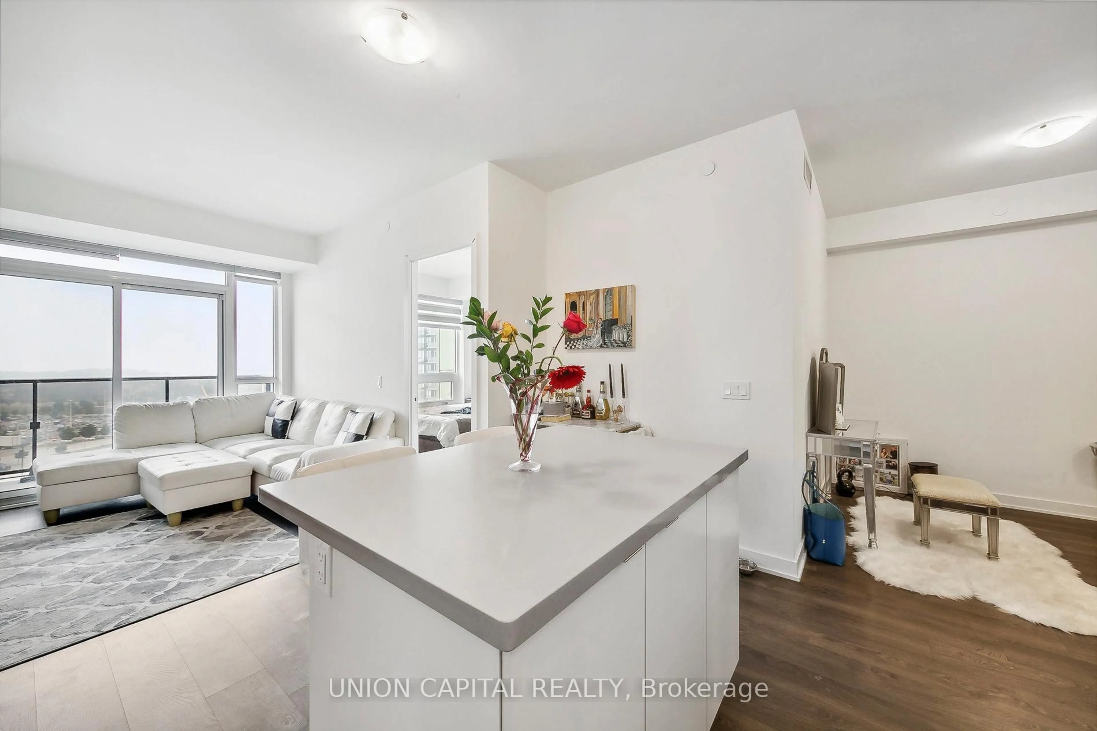 Open concept kitchen, unknown for 4699 GLEN ERIN Dr, Mississauga Ontario L5M 2E5