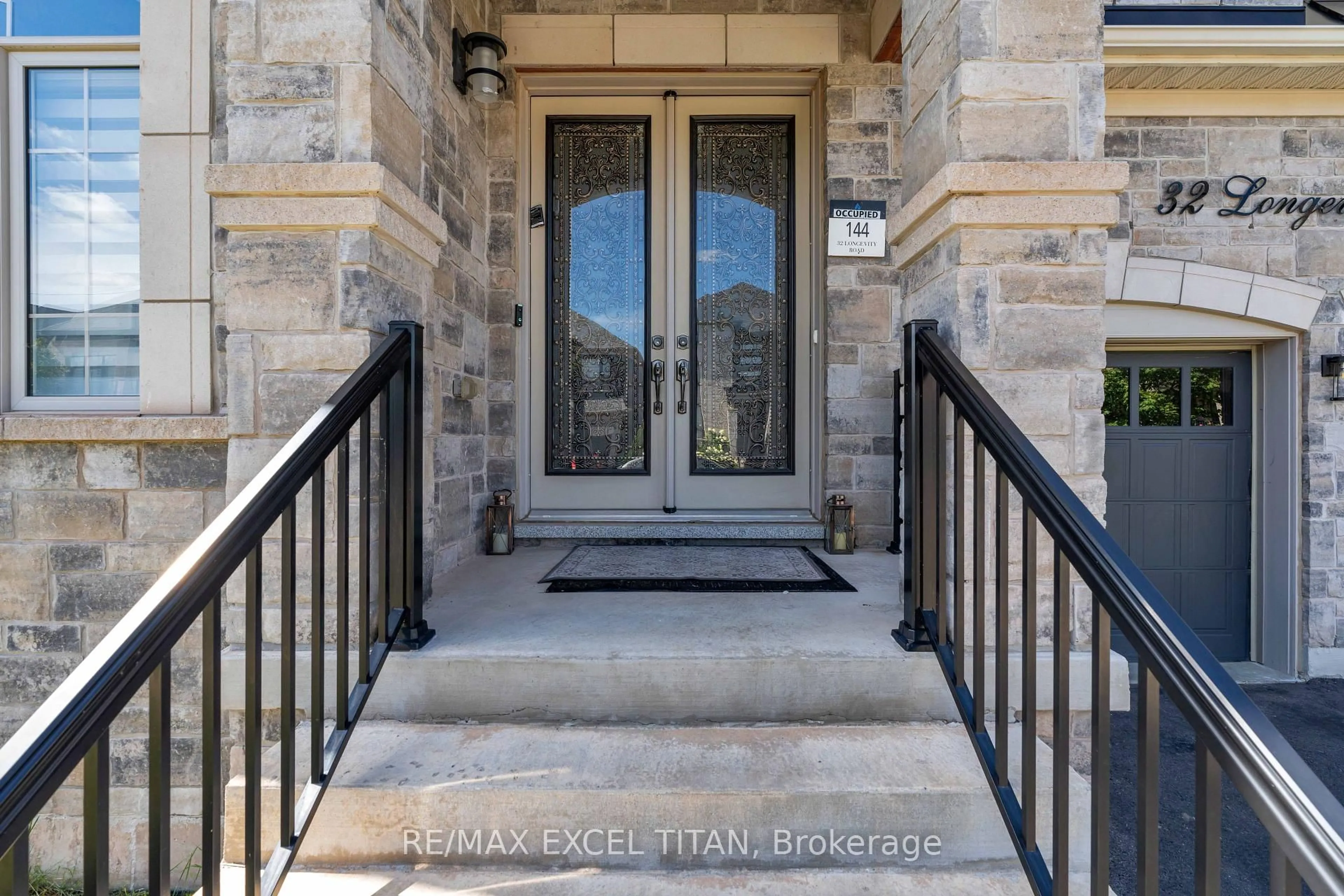 Indoor entryway for 32 Longevity Rd, Brampton Ontario L6X 5P3