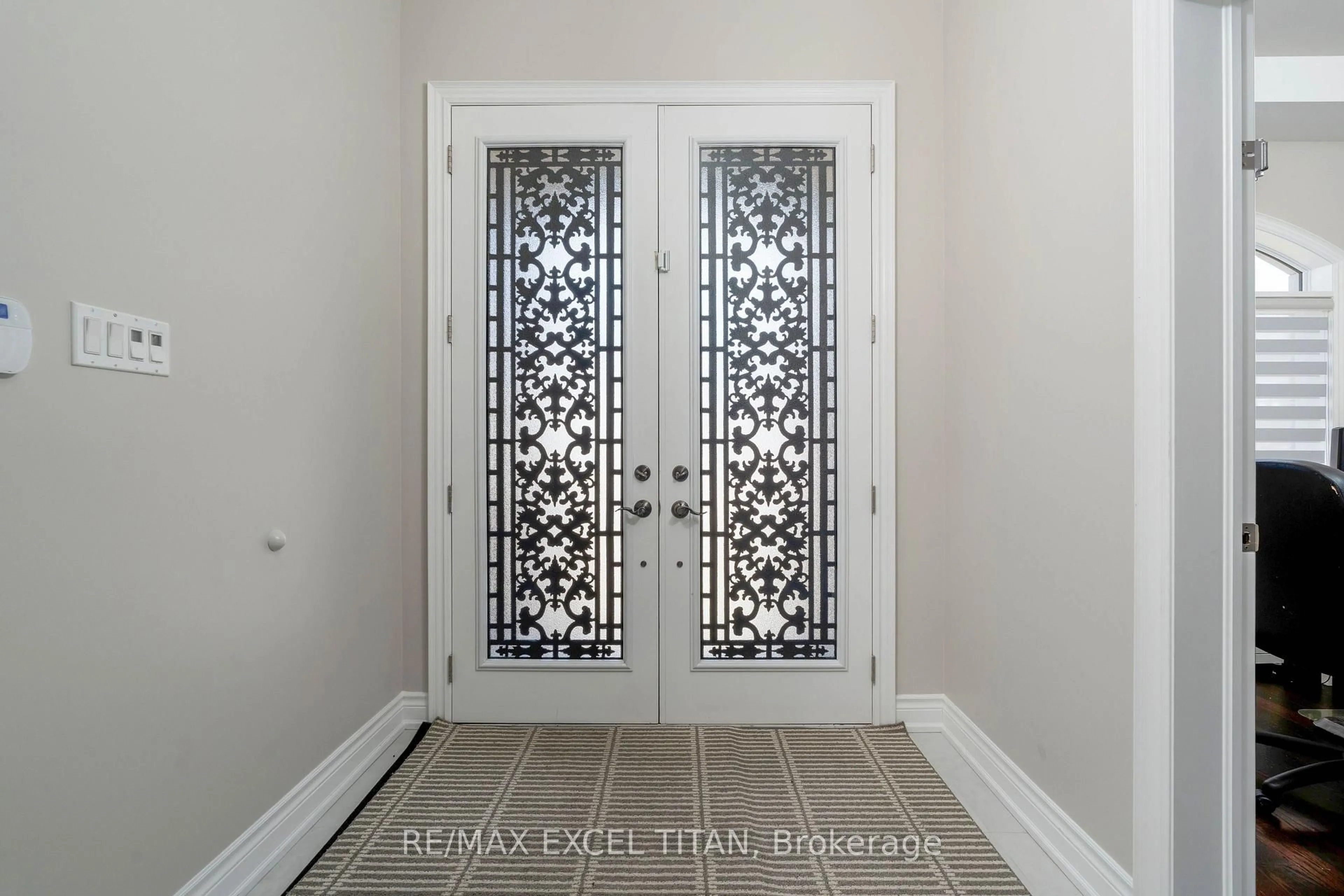 Indoor entryway for 32 Longevity Rd, Brampton Ontario L6X 5P3
