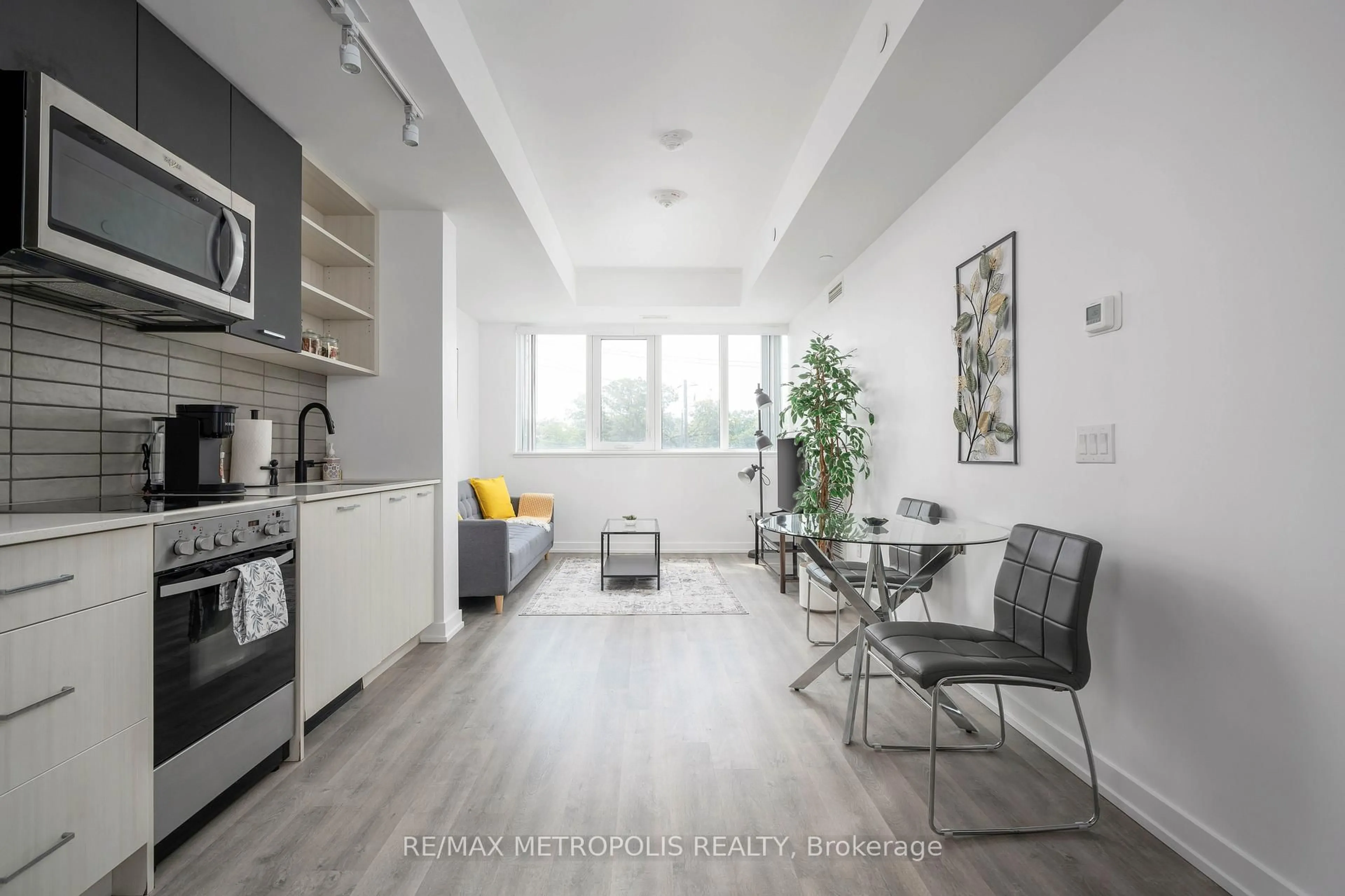 Unknown for 2300 St Clair Ave #307, Toronto Ontario M6N 0B3