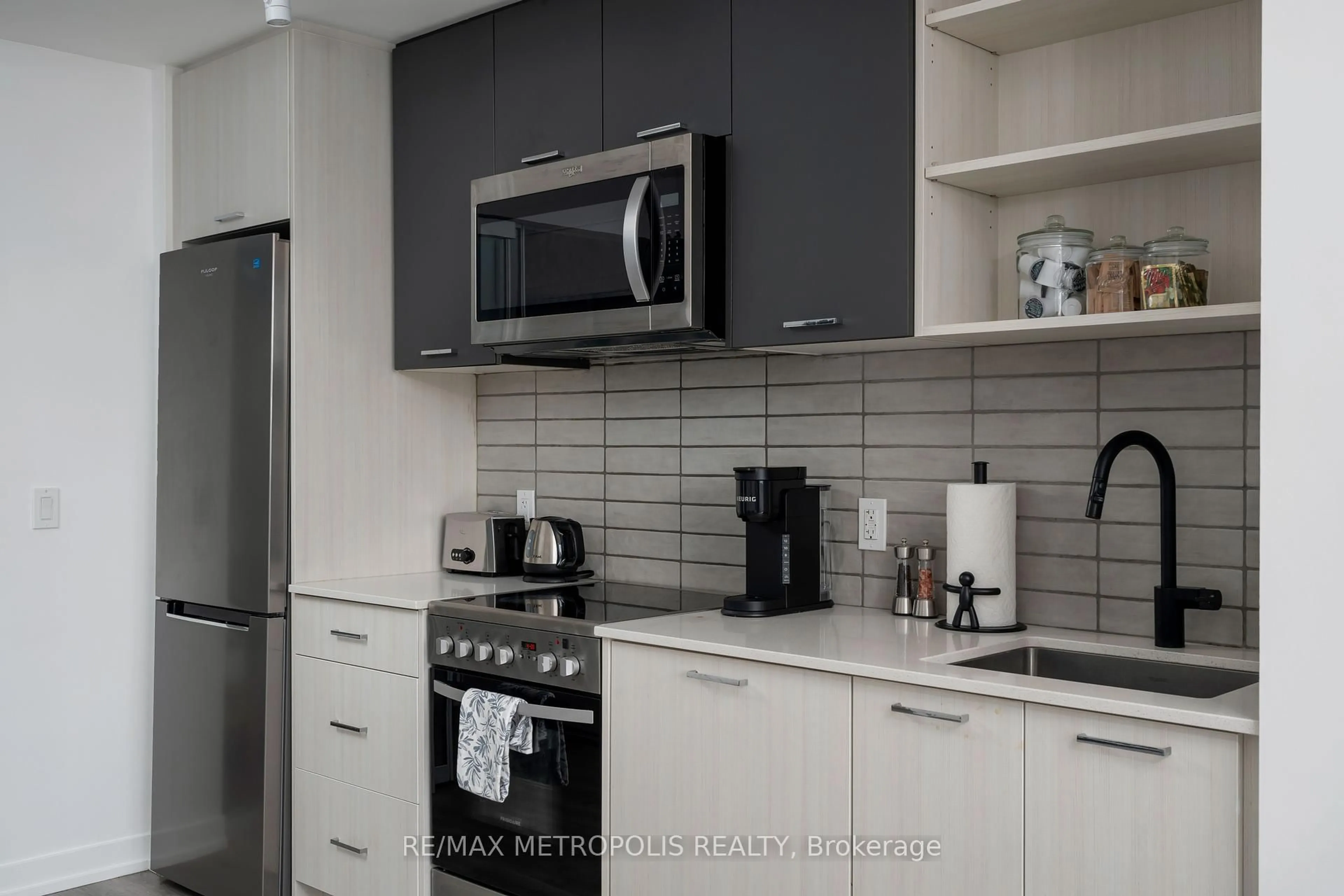 Standard kitchen, unknown for 2300 St Clair Ave #307, Toronto Ontario M6N 0B3