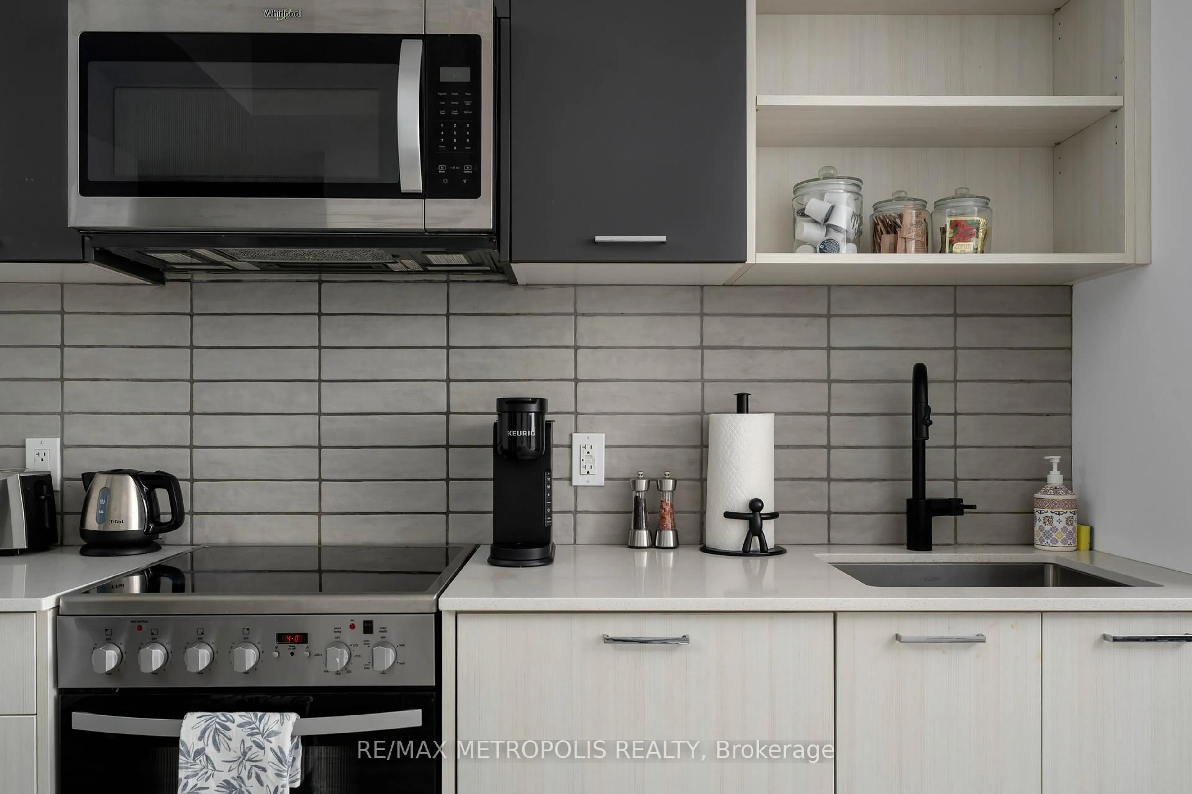 Standard kitchen, unknown for 2300 St Clair Ave #307, Toronto Ontario M6N 0B3