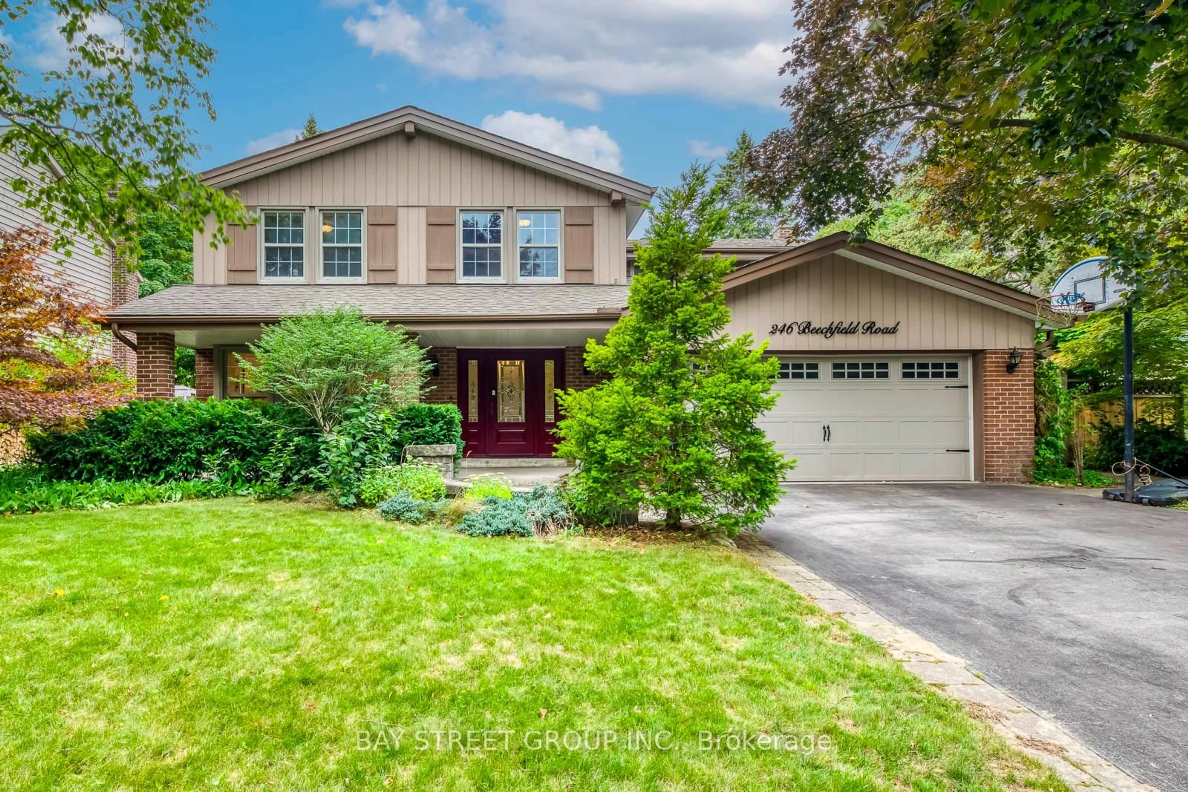 Home with vinyl exterior material, street for 246 BEECHFIELD Rd, Oakville Ontario L6J 5H7