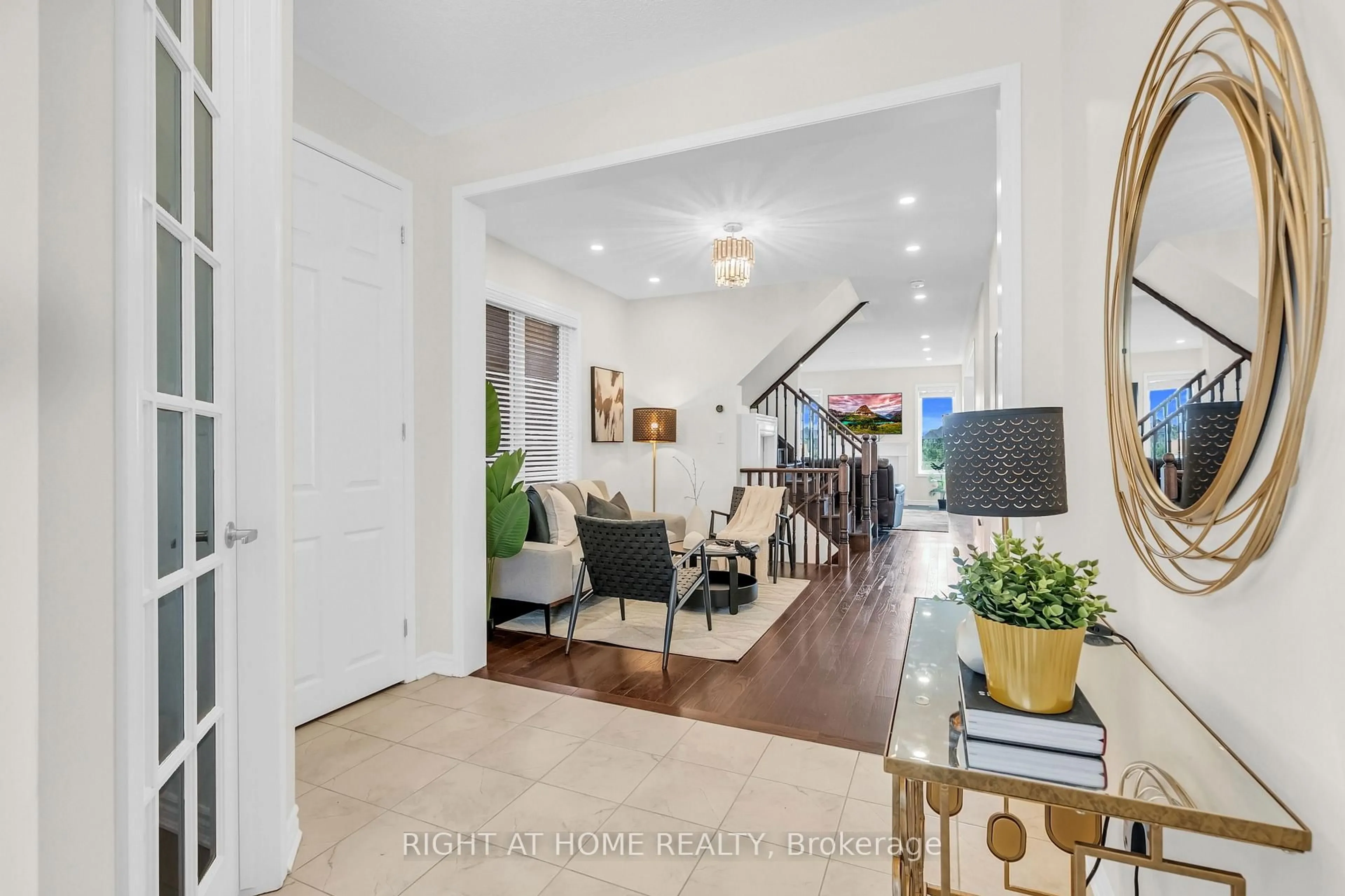 Indoor entryway for 1139 Farmstead Dr, Milton Ontario L9E 1K8