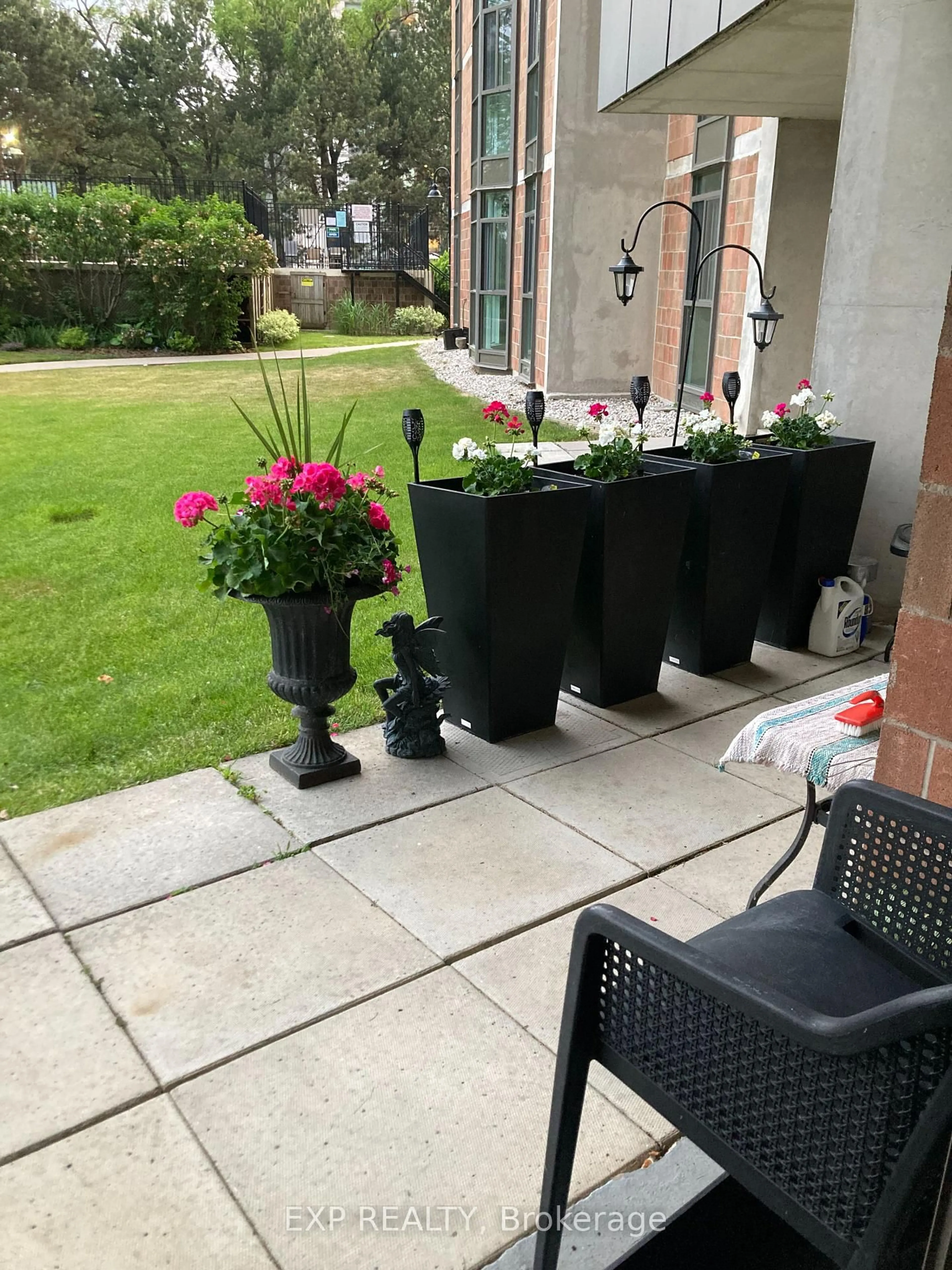 Patio, street for 5250 Lakeshore Rd #104, Burlington Ontario L7L 5L2