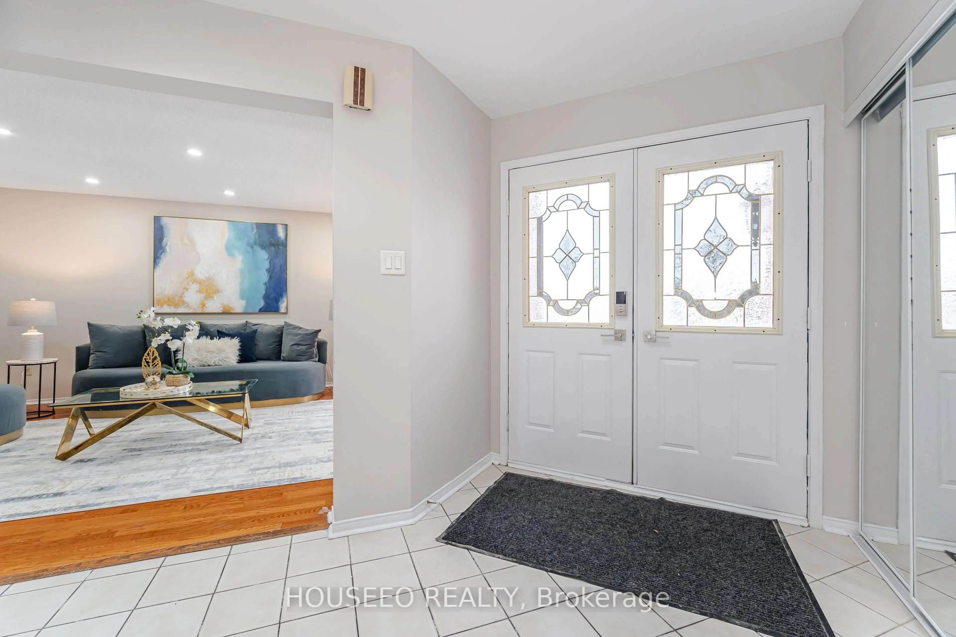 Indoor entryway for 40 Kirk Dr, Brampton Ontario L6X 4E5