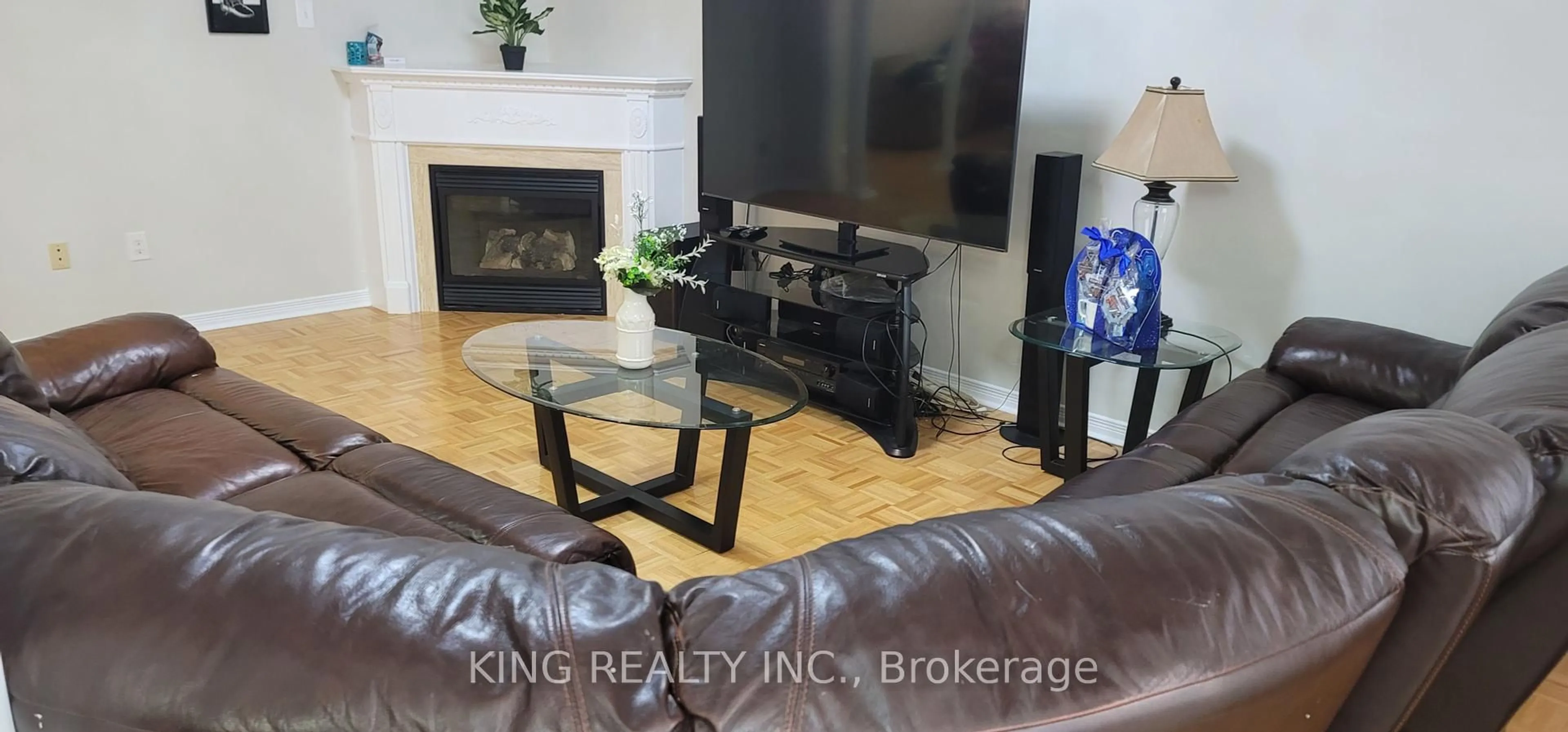 Living room with furniture, wood/laminate floor for 59 Haviland Circ, Brampton Ontario L6R 0T7