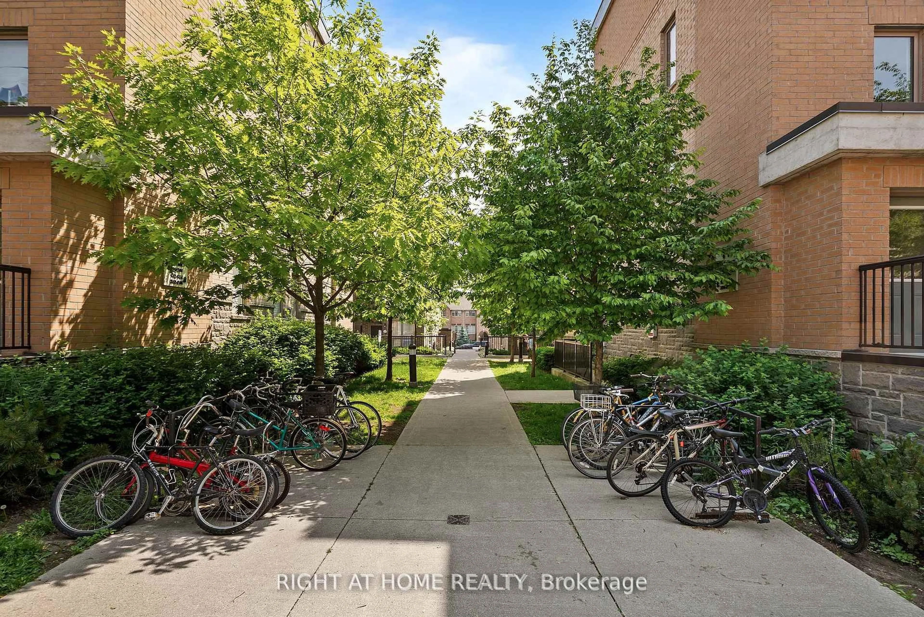 Patio, street for 11 Foundry Ave #229, Toronto Ontario M6H 0B7