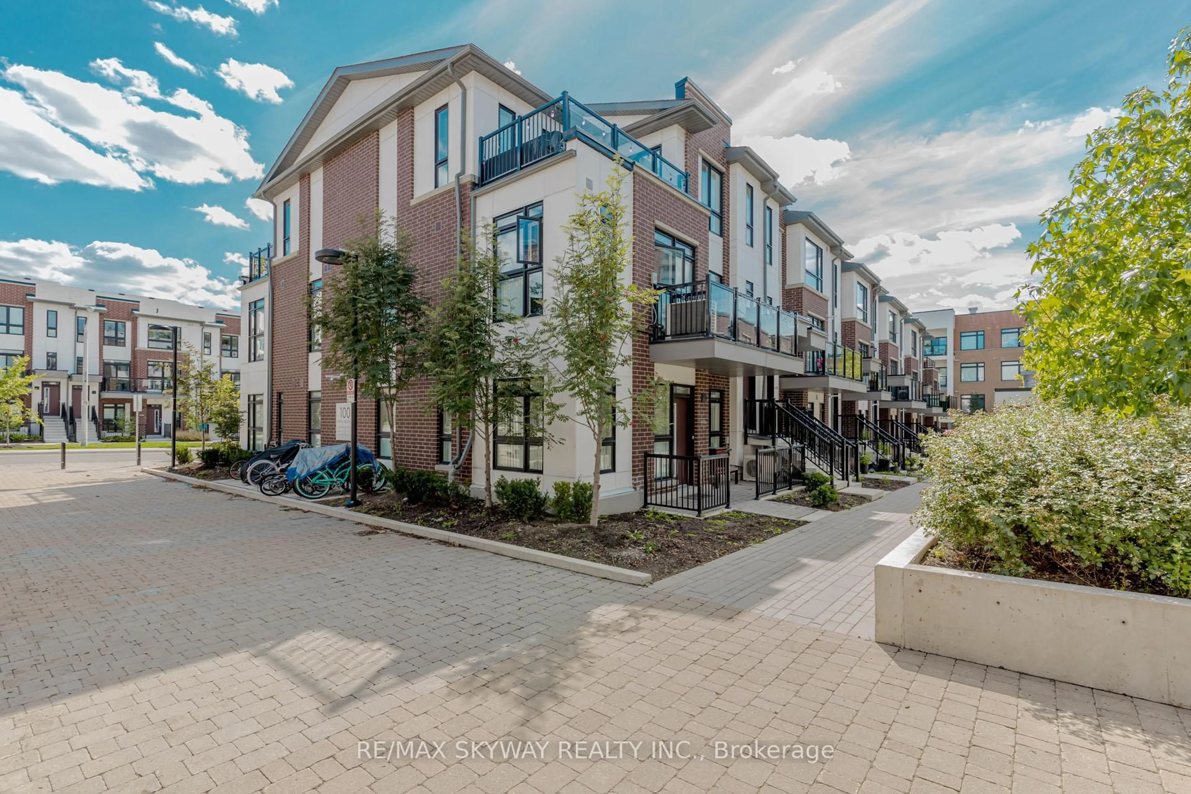 Patio, street for 100 Canon Jackson Dr #104, Toronto Ontario M6M 0C1