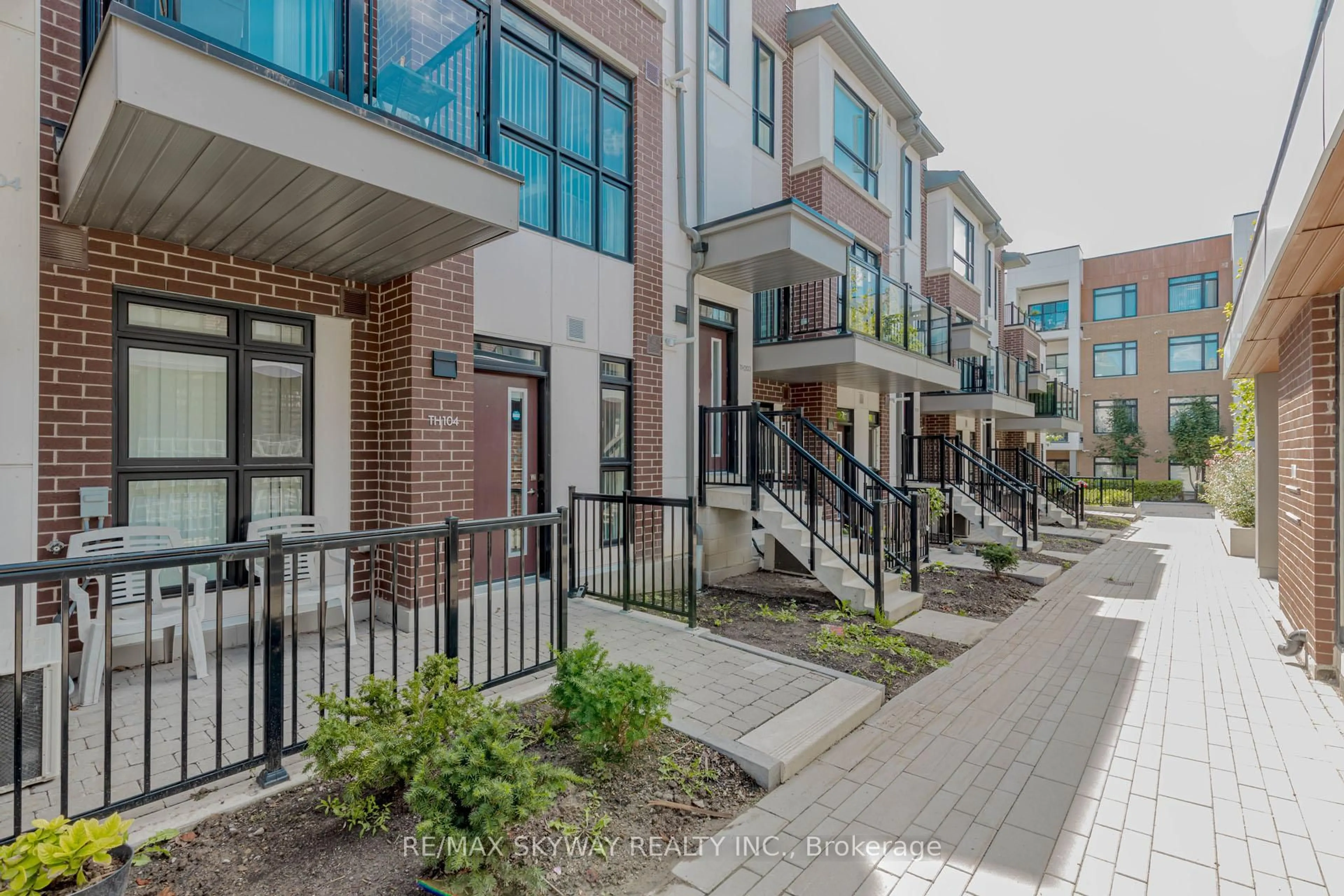 Patio, street for 100 Canon Jackson Dr #104, Toronto Ontario M6M 0C1