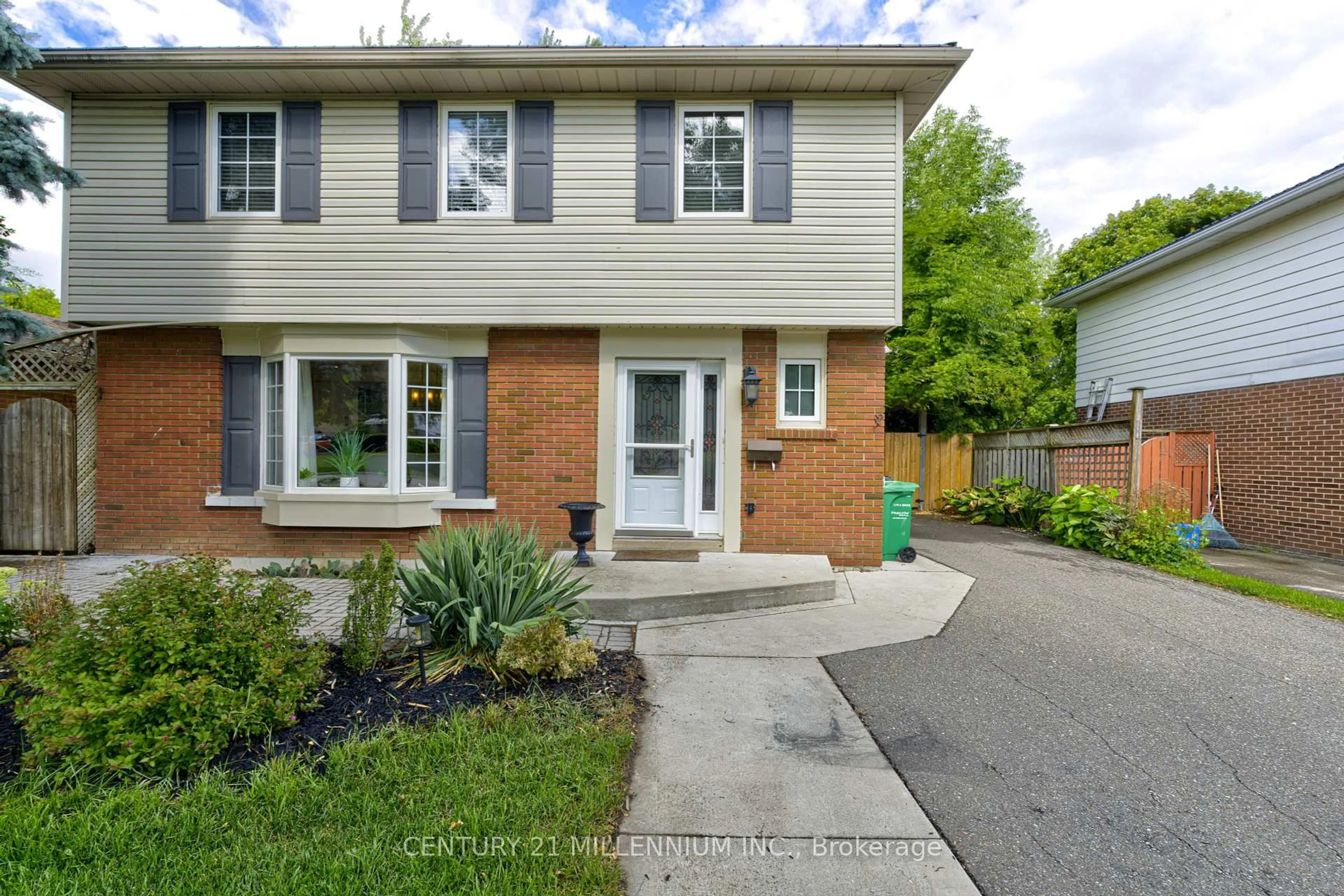Home with brick exterior material, street for 17 Evesham Cres, Brampton Ontario L6T 3R9