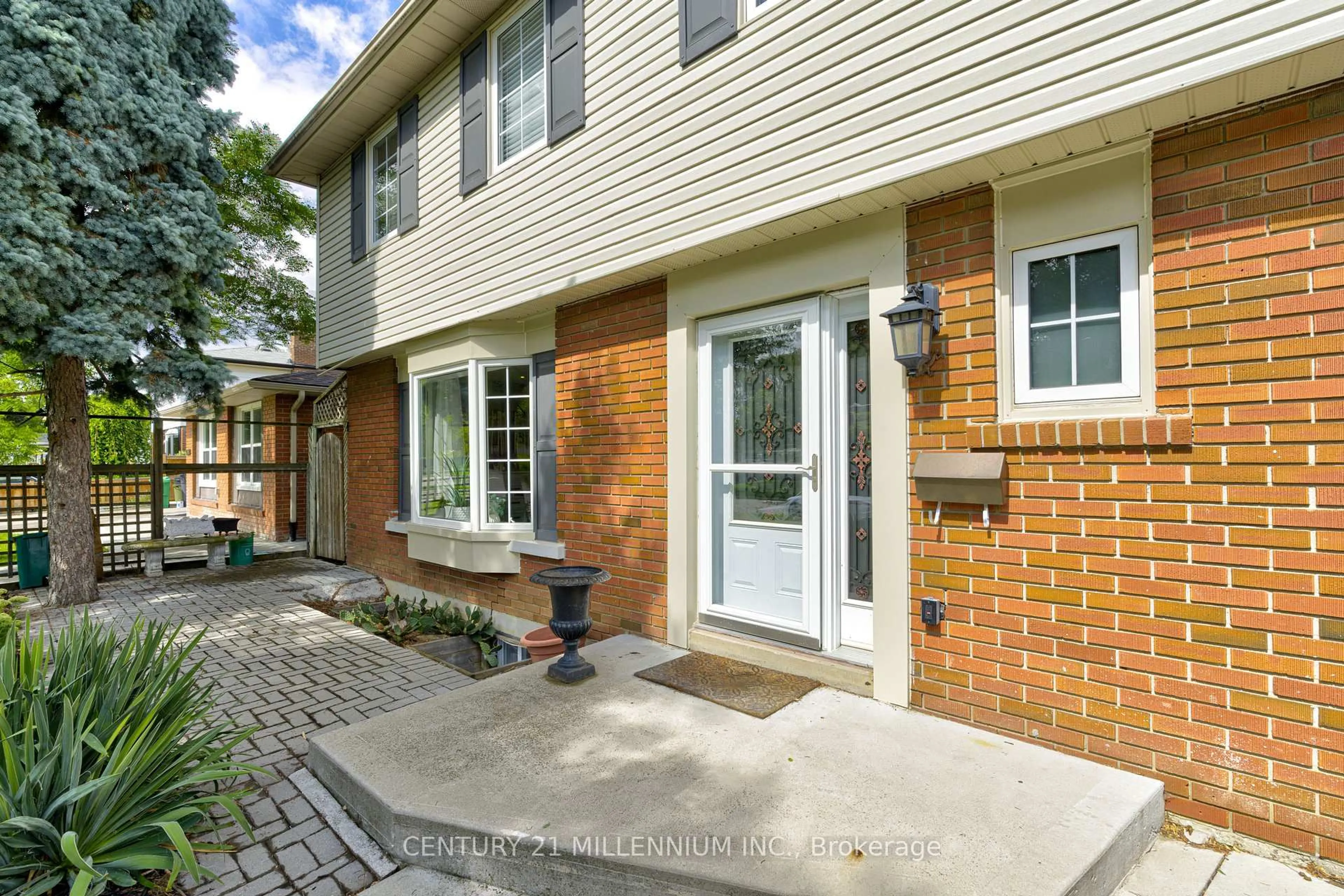 Home with brick exterior material, street for 17 Evesham Cres, Brampton Ontario L6T 3R9