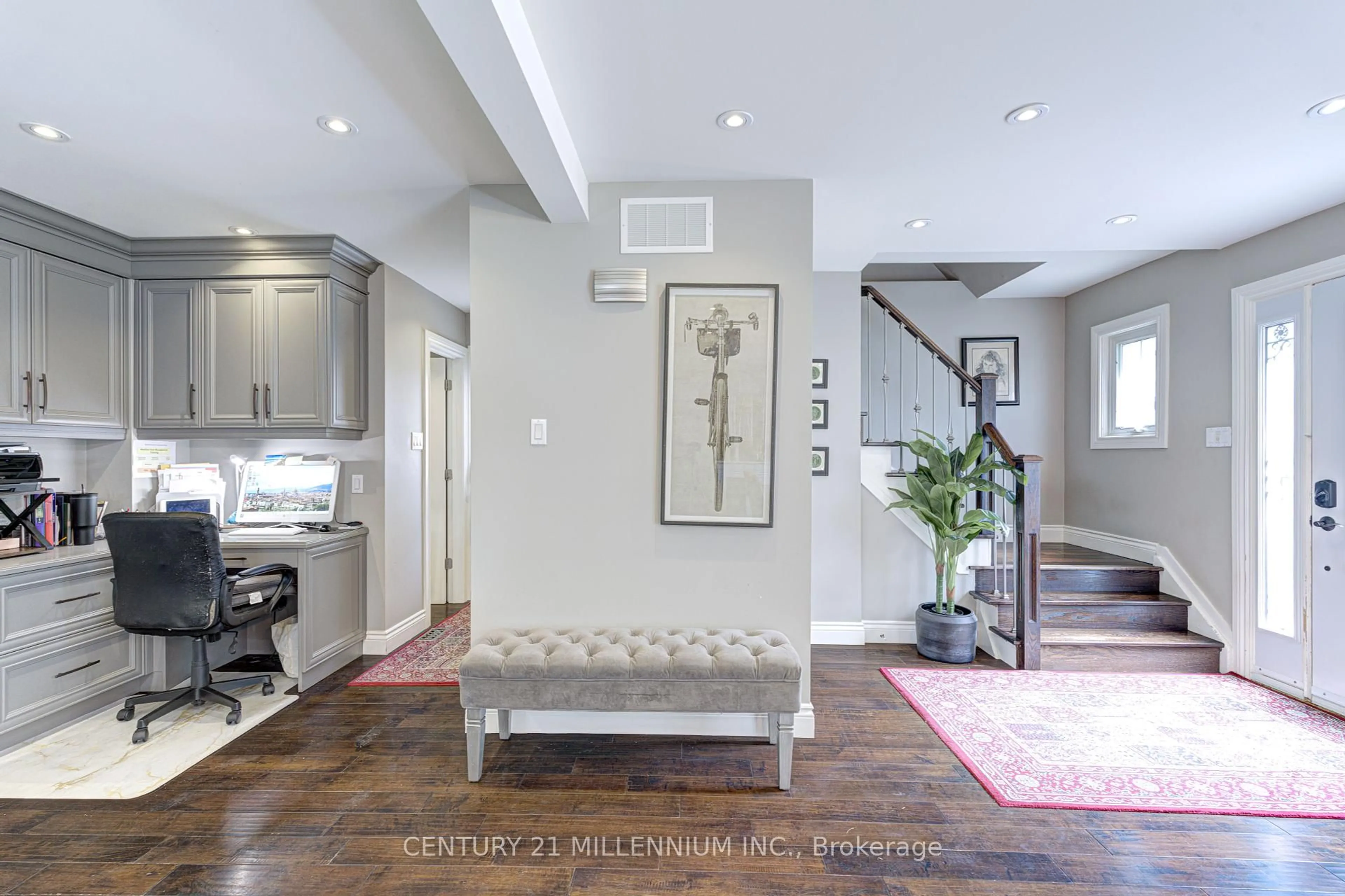 Indoor entryway for 17 Evesham Cres, Brampton Ontario L6T 3R9