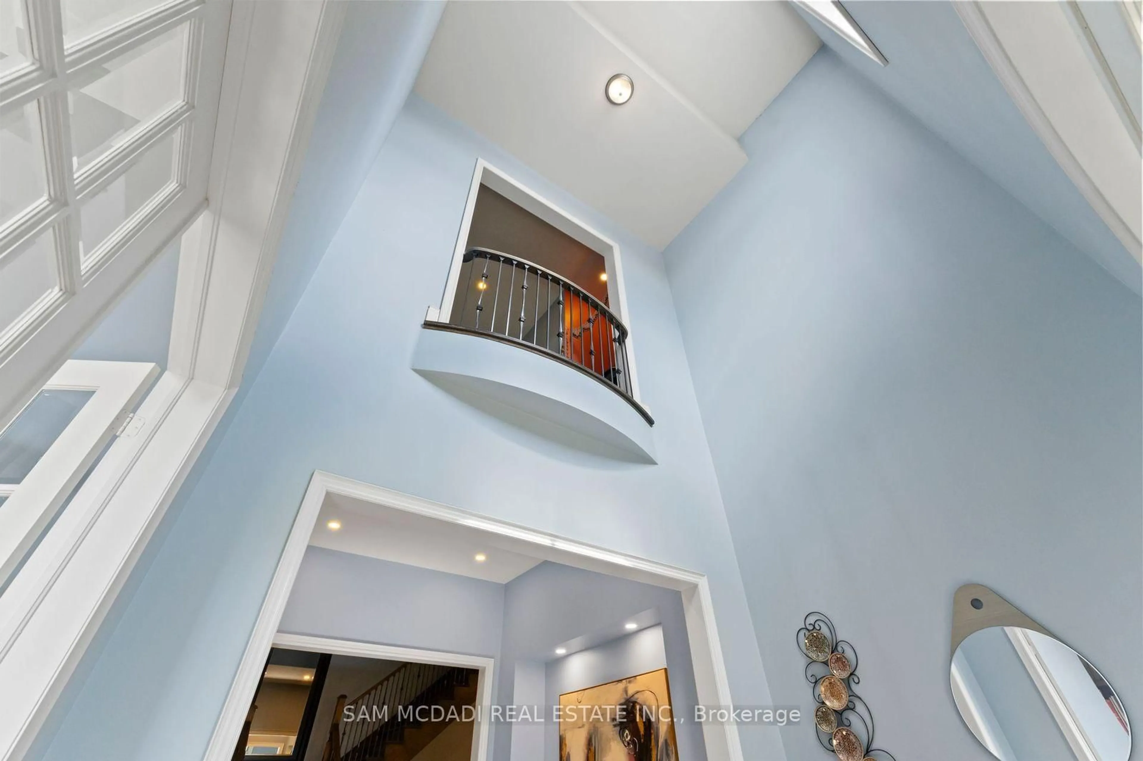 Indoor foyer for 40 Quintette Clse, Brampton Ontario L6P 4E1