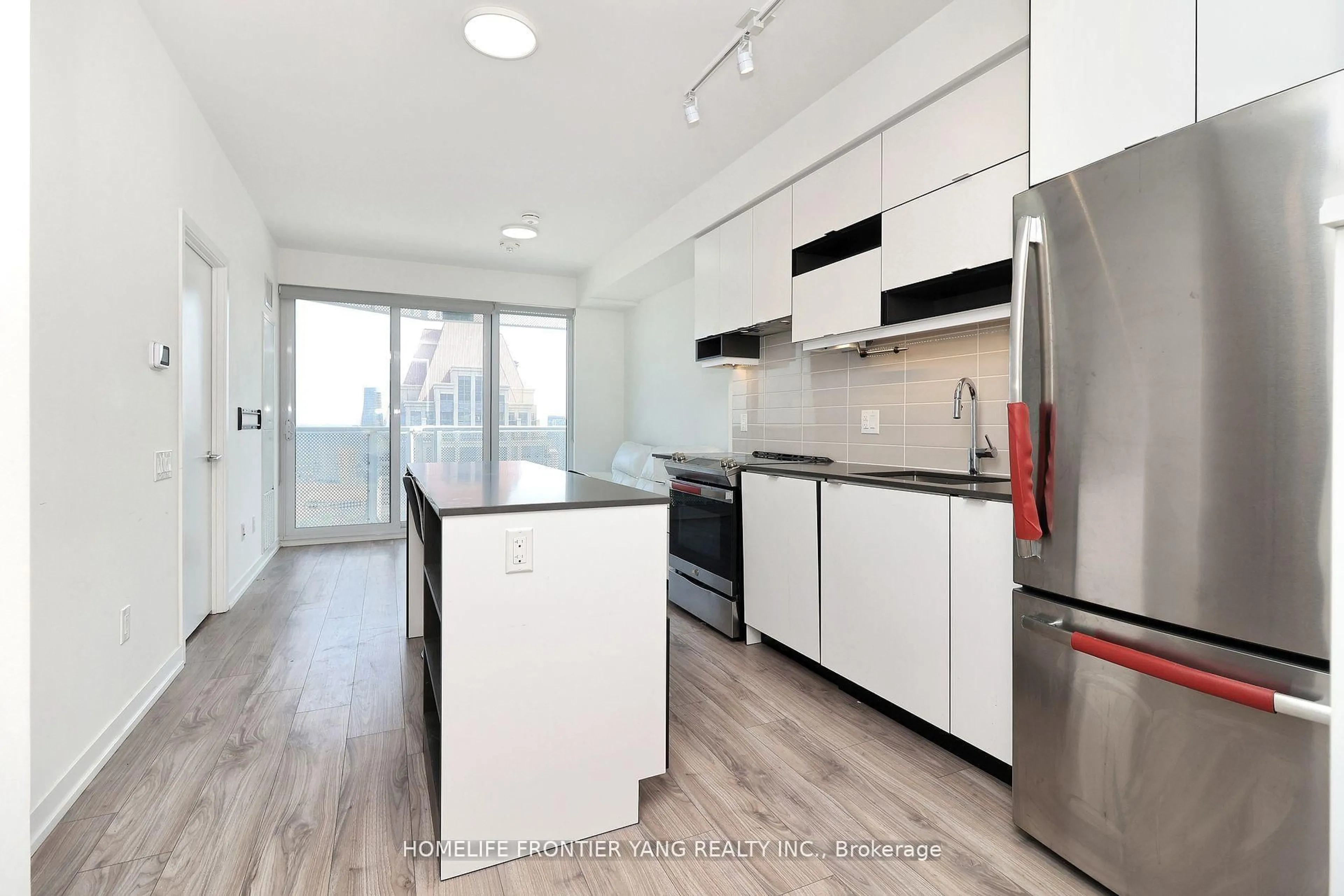 Unknown for 4065 Confederation Pkwy #2805, Mississauga Ontario L5B 0L4