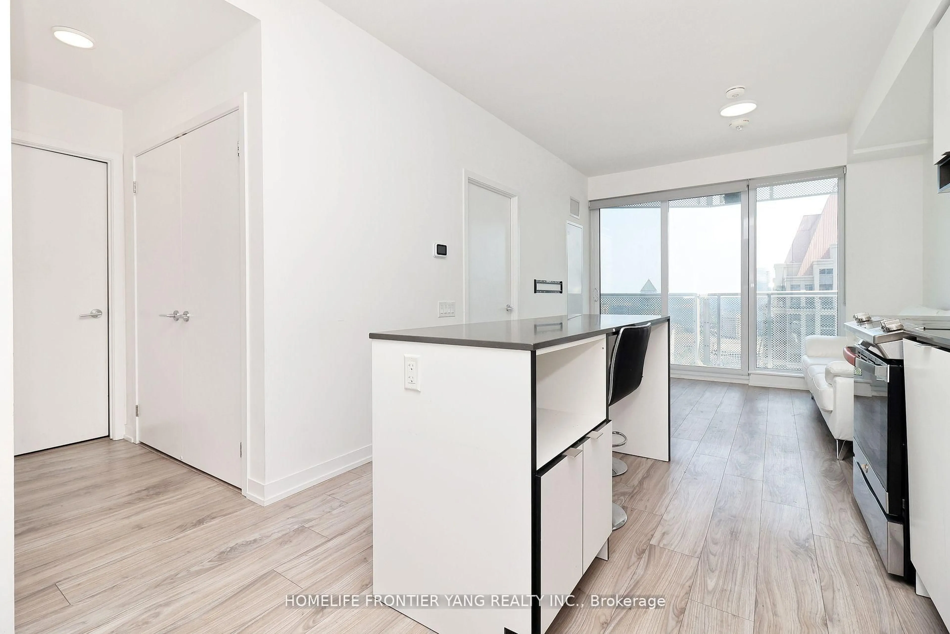 Unknown for 4065 Confederation Pkwy #2805, Mississauga Ontario L5B 0L4