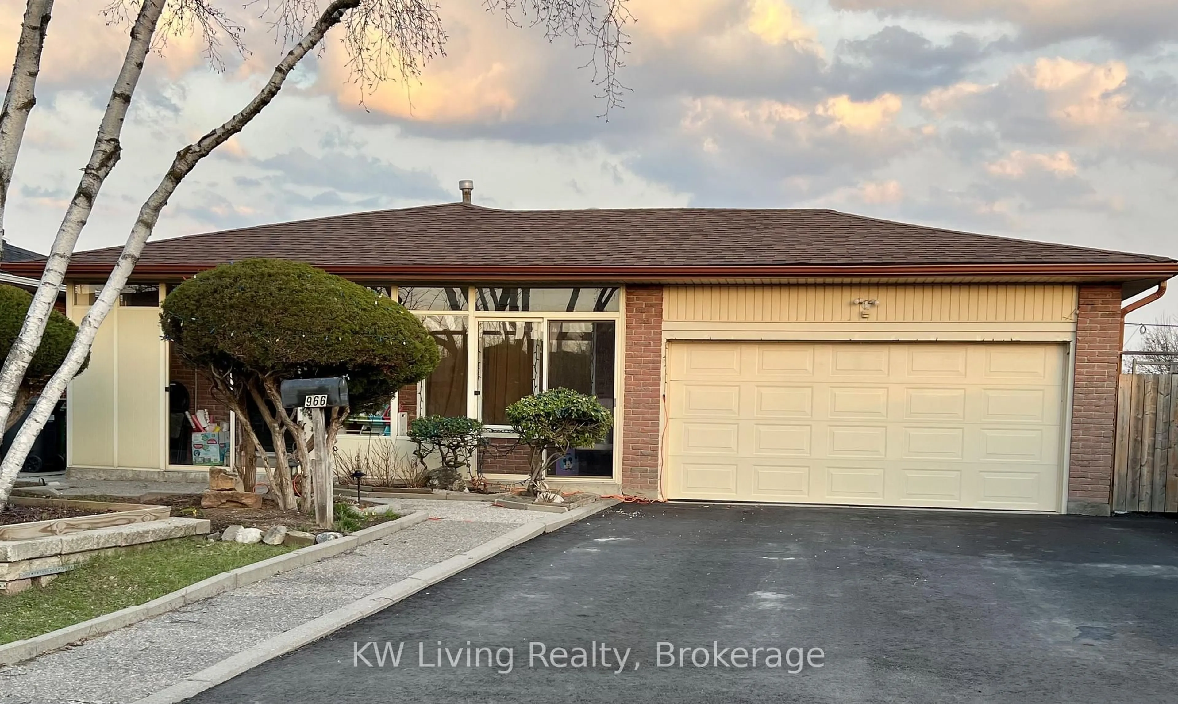 Unknown for 966 Forestwood Dr, Mississauga Ontario L5C 1G8