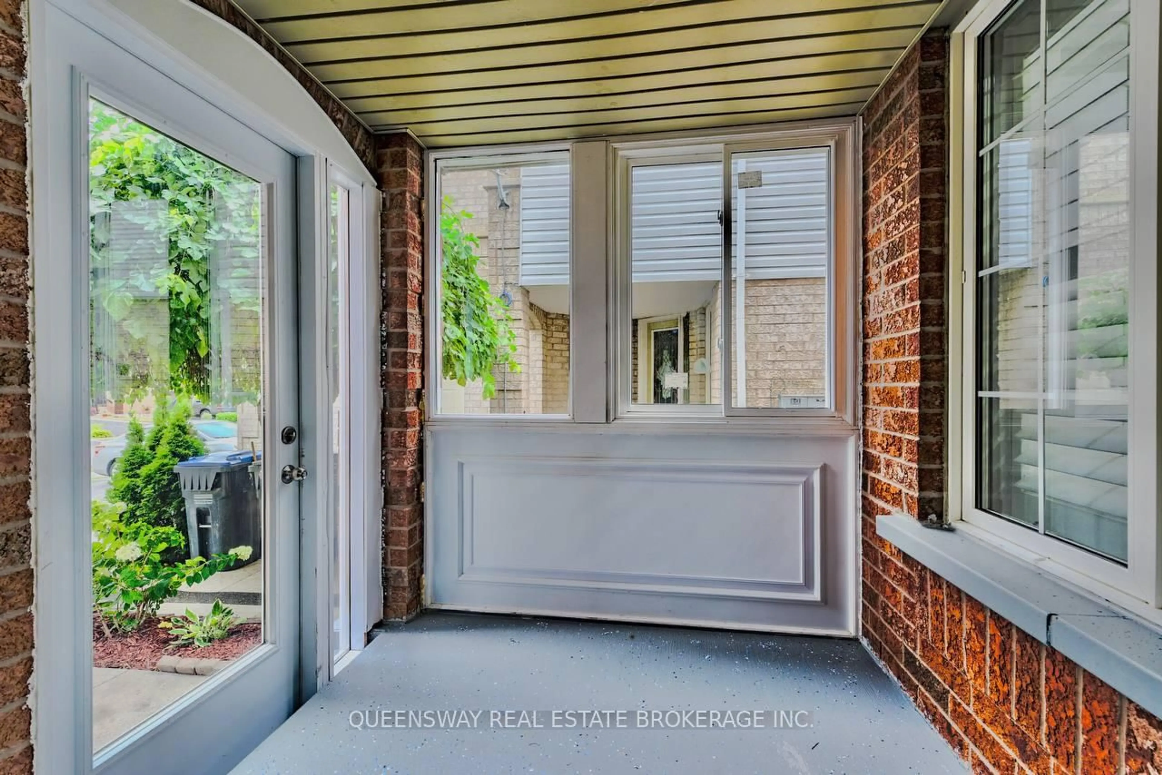 Indoor entryway for 12 Dandelion Rd, Brampton Ontario L6R 1X3