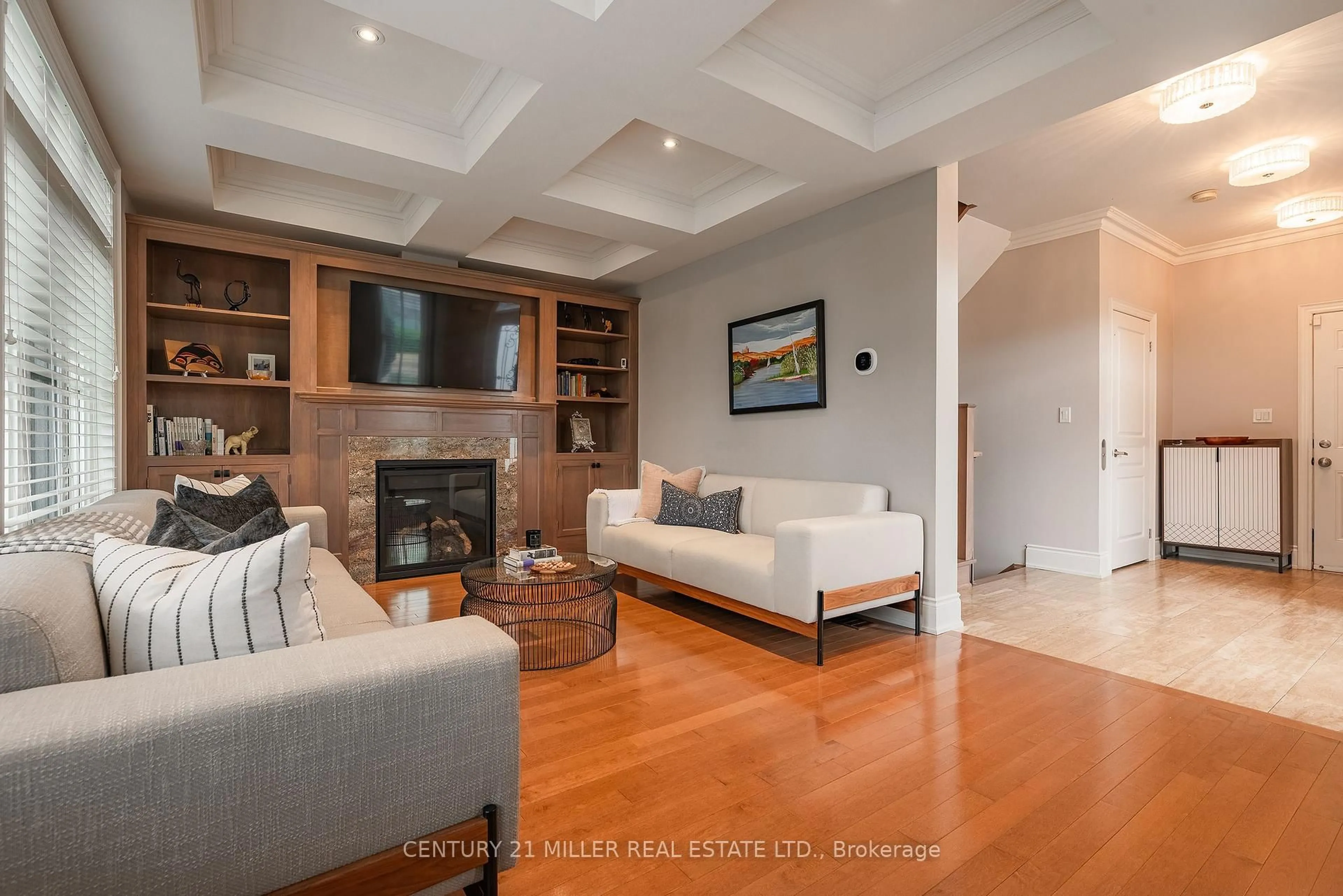 Living room with furniture, unknown for 131 Brock St, Oakville Ontario L6K 0A2