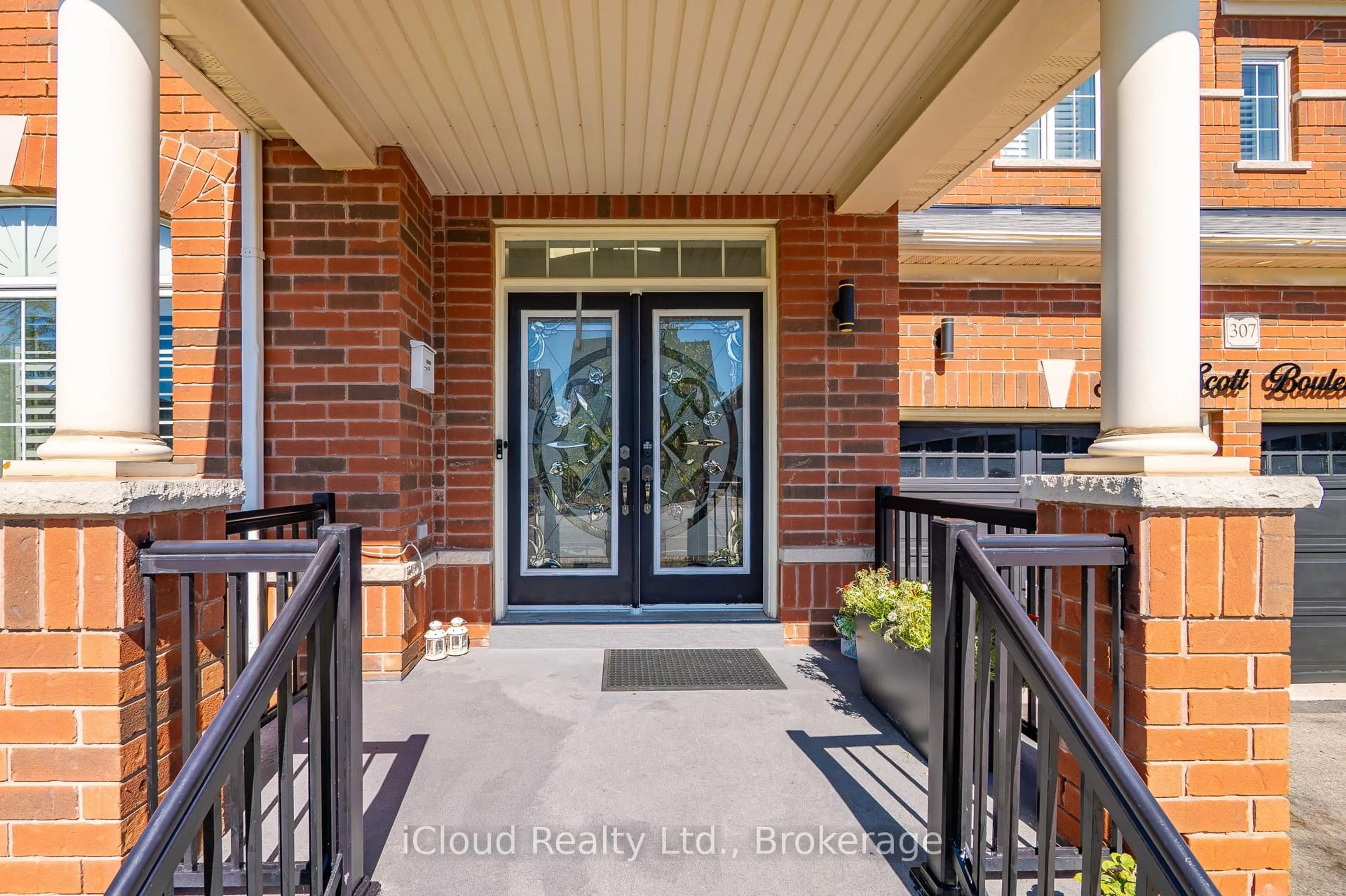 Indoor entryway for 307 Scott Blvd, Milton Ontario L9T 6Z7