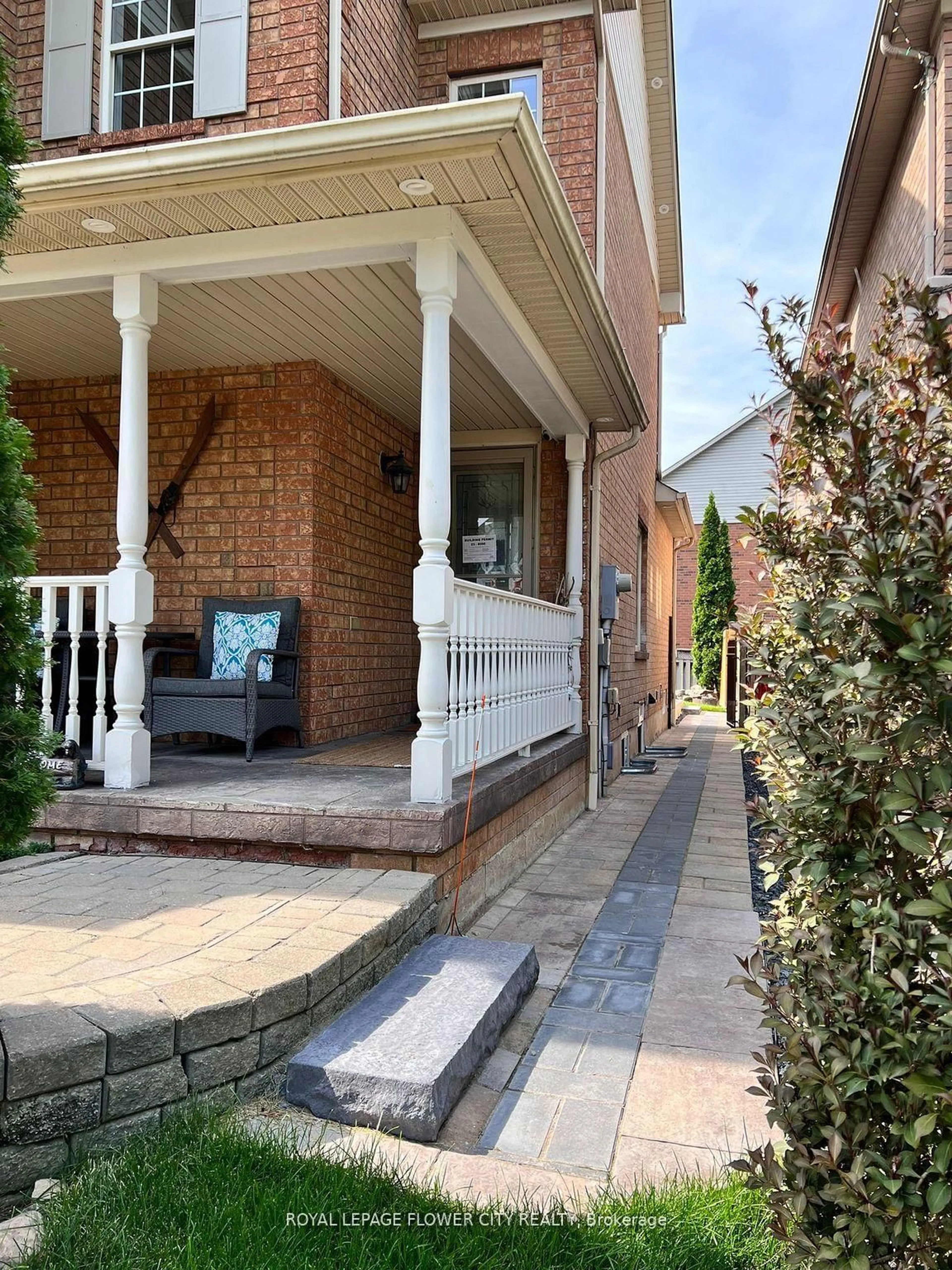 Home with brick exterior material, street for 6936 Historic Tr, Mississauga Ontario L5W 1C2