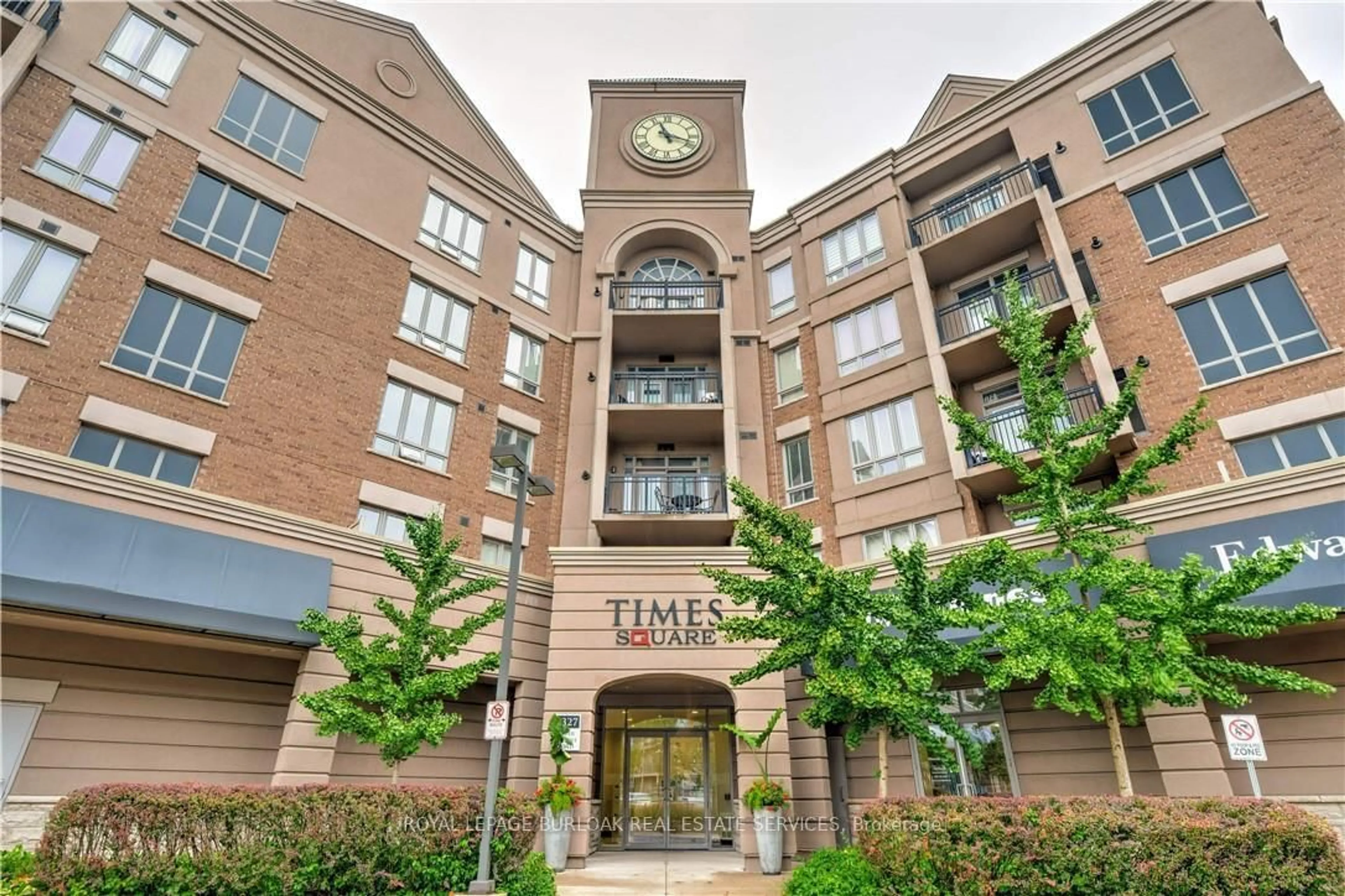 Indoor foyer for 5327 Upper Middle Rd #111, Burlington Ontario L7R 3X5