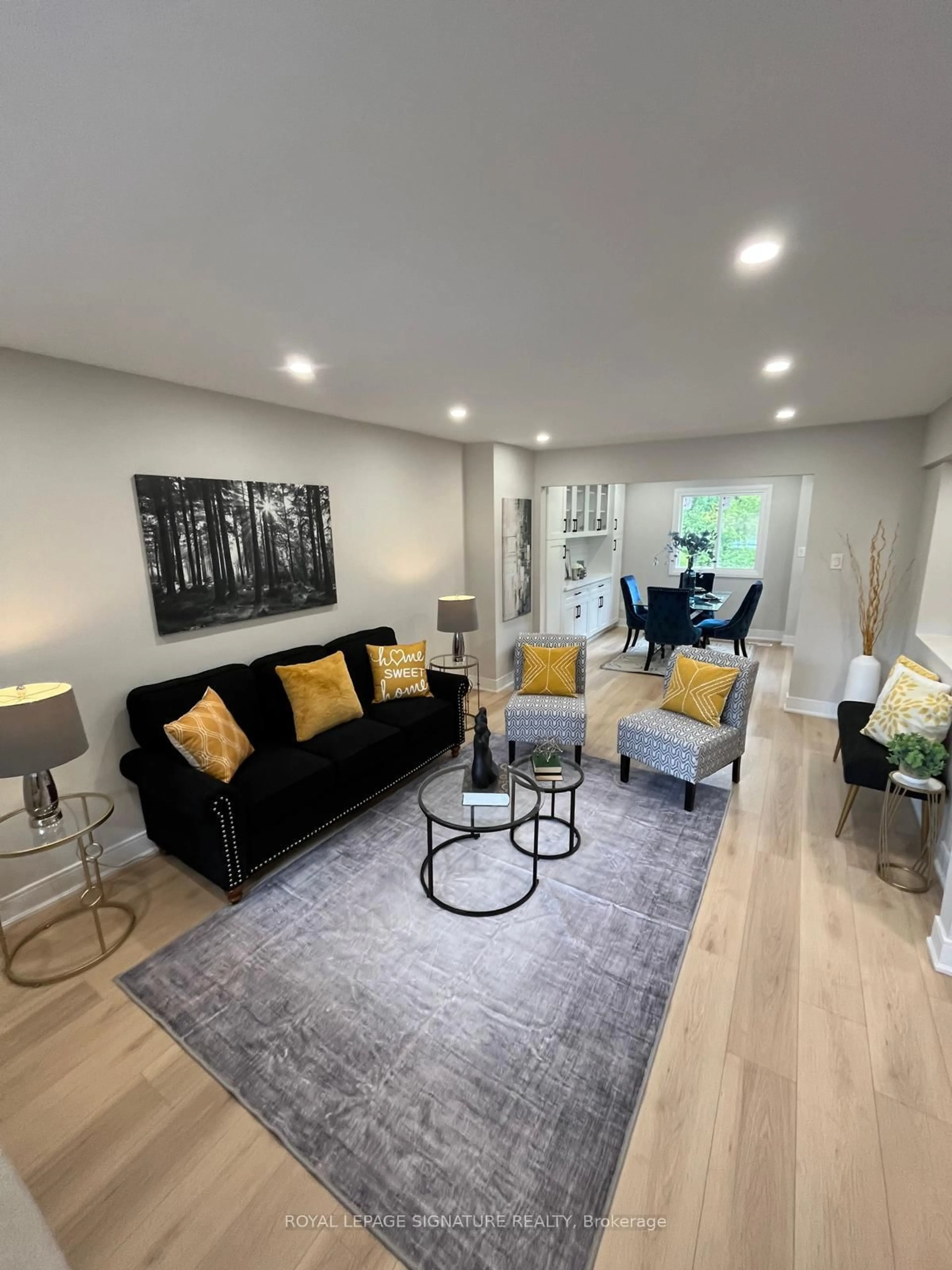 Living room with furniture, unknown for 3175 Kirwin Ave #64, Mississauga Ontario L5A 3M4