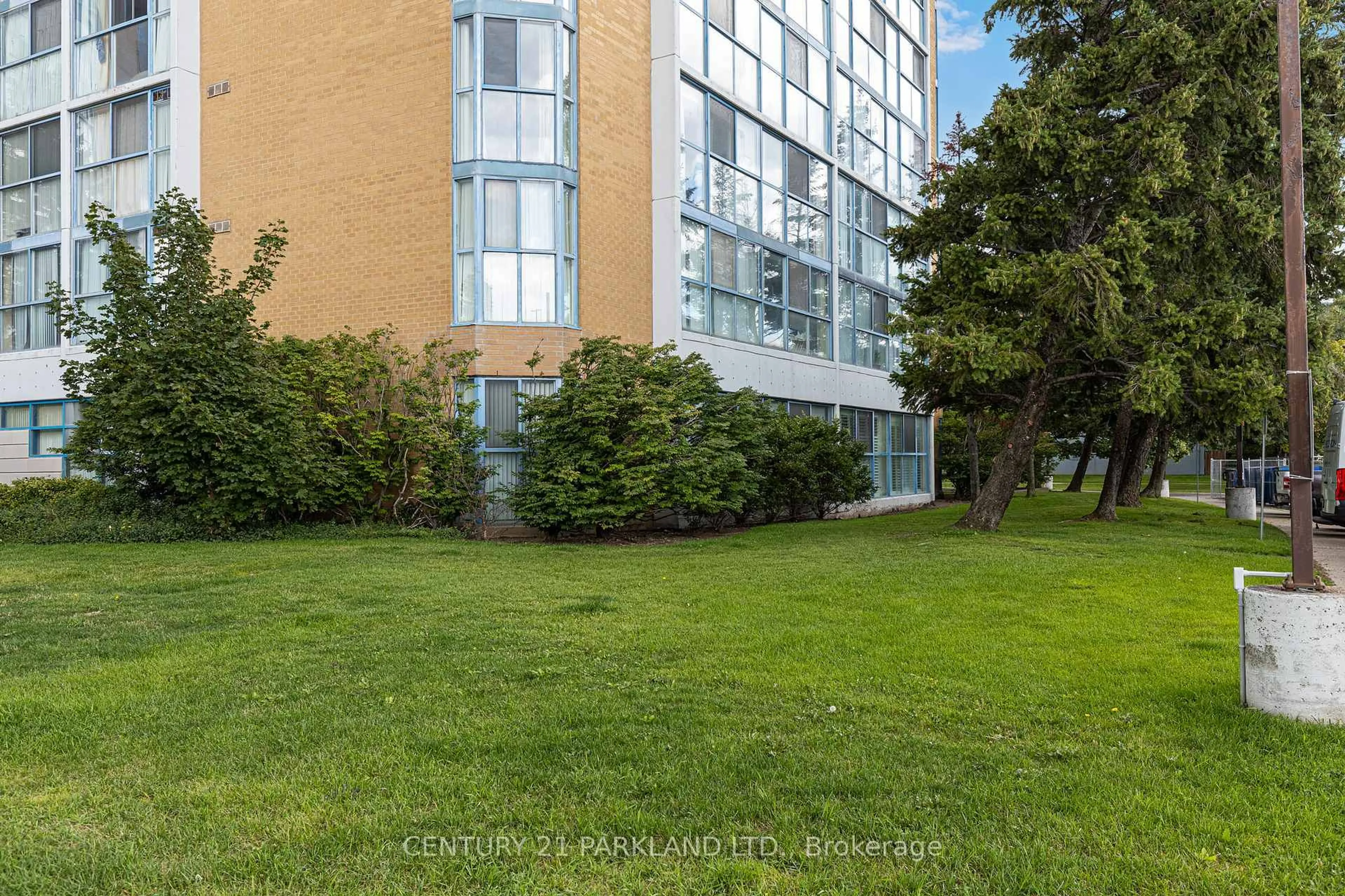 Patio, unknown for 35 Trailwood Dr #112, Mississauga Ontario L4Z 3L6