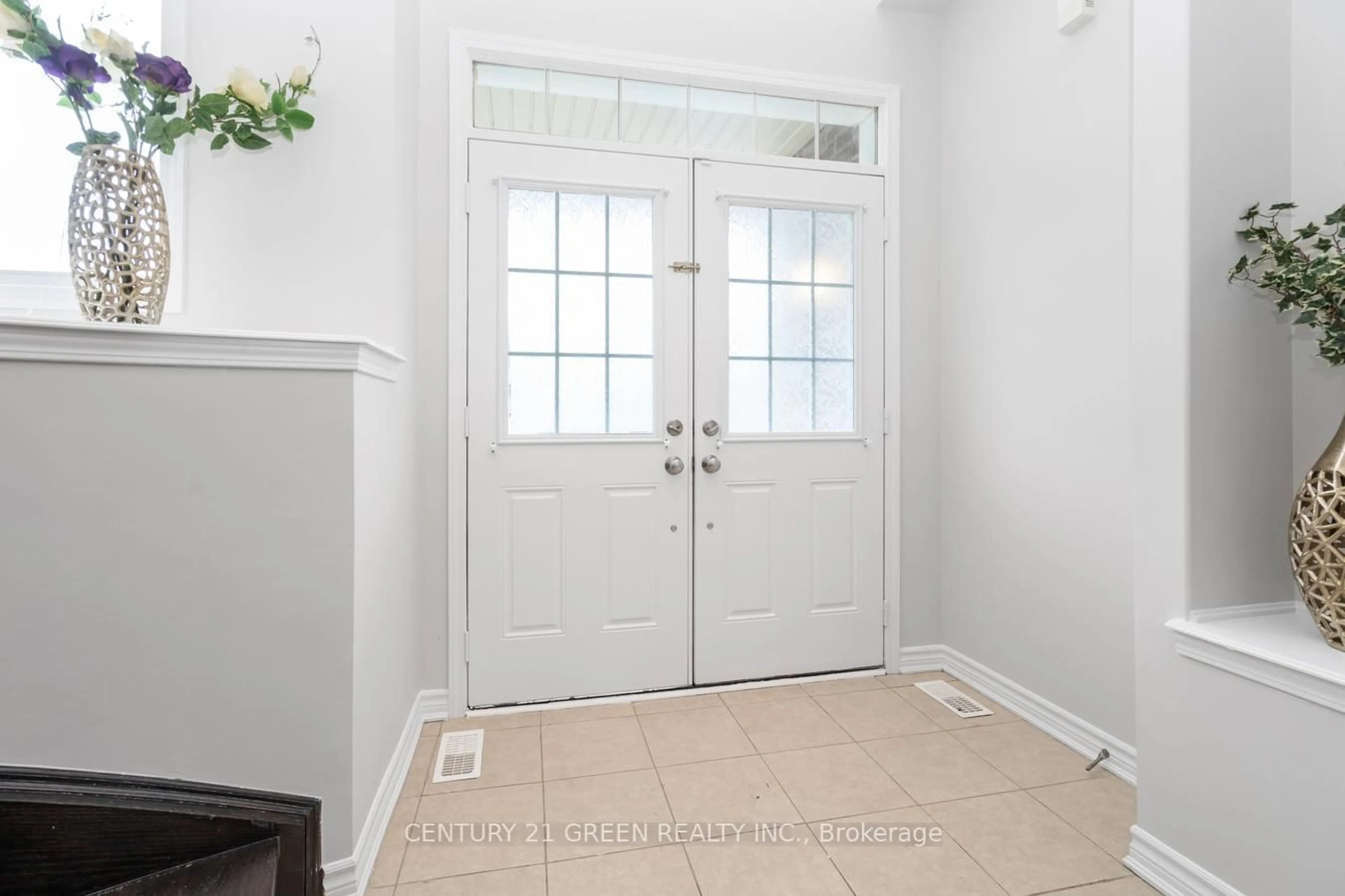 Indoor entryway for 86 Leadenhall Rd, Brampton Ontario L7A 4G2