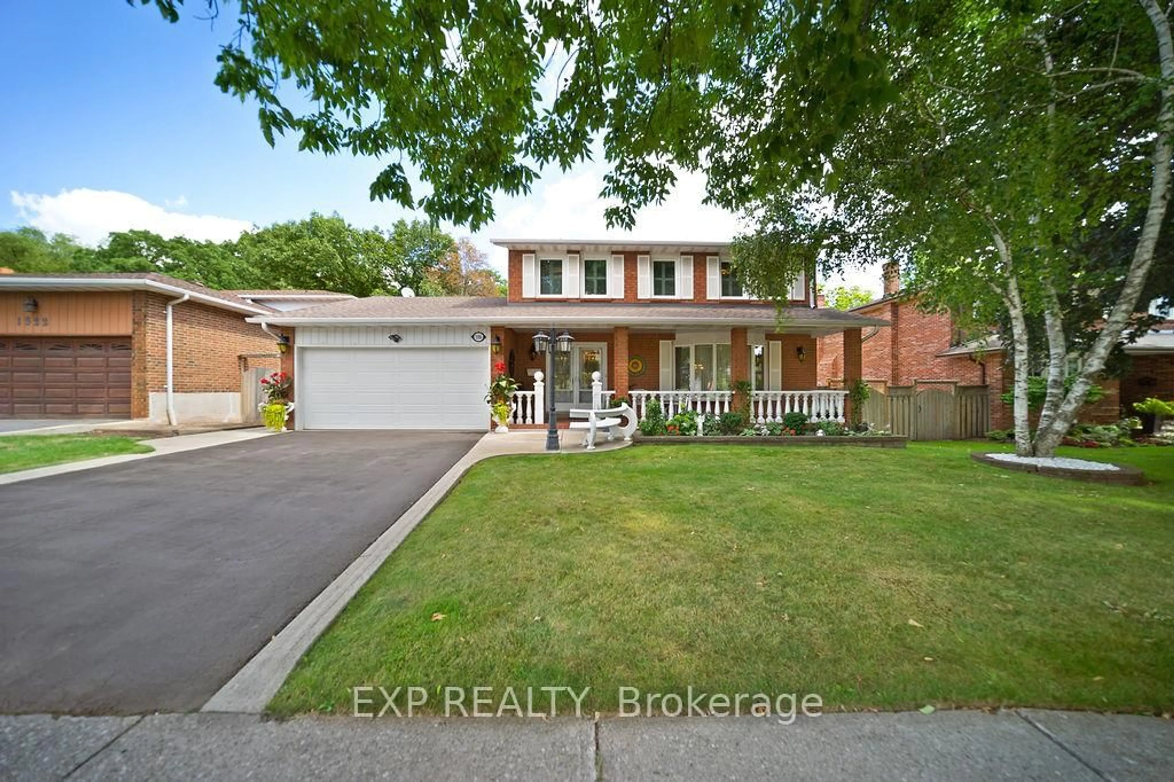 Home with brick exterior material, street for 1516 Grand Blvd, Oakville Ontario L6H 3E6