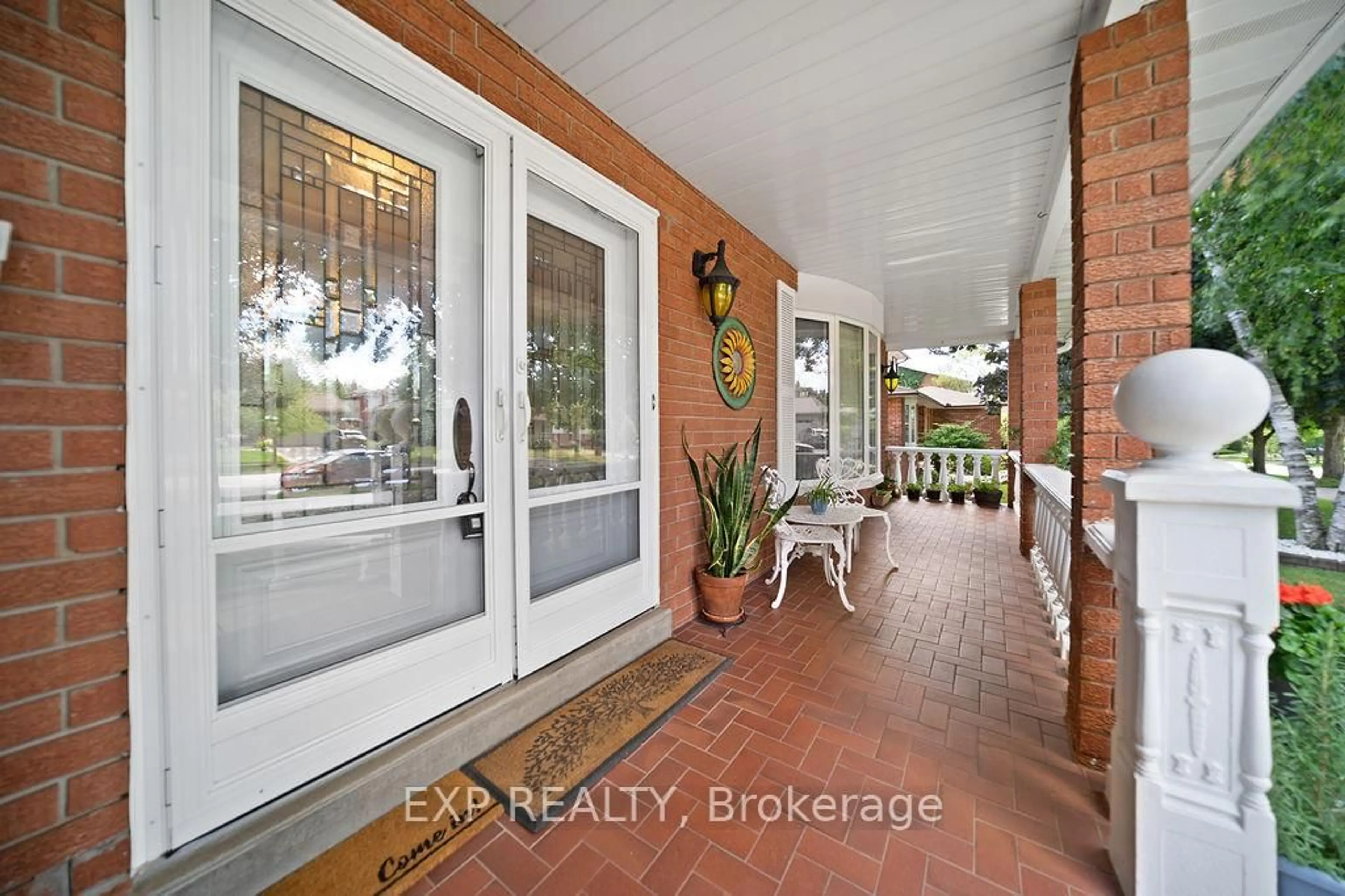 Indoor entryway for 1516 Grand Blvd, Oakville Ontario L6H 3E6