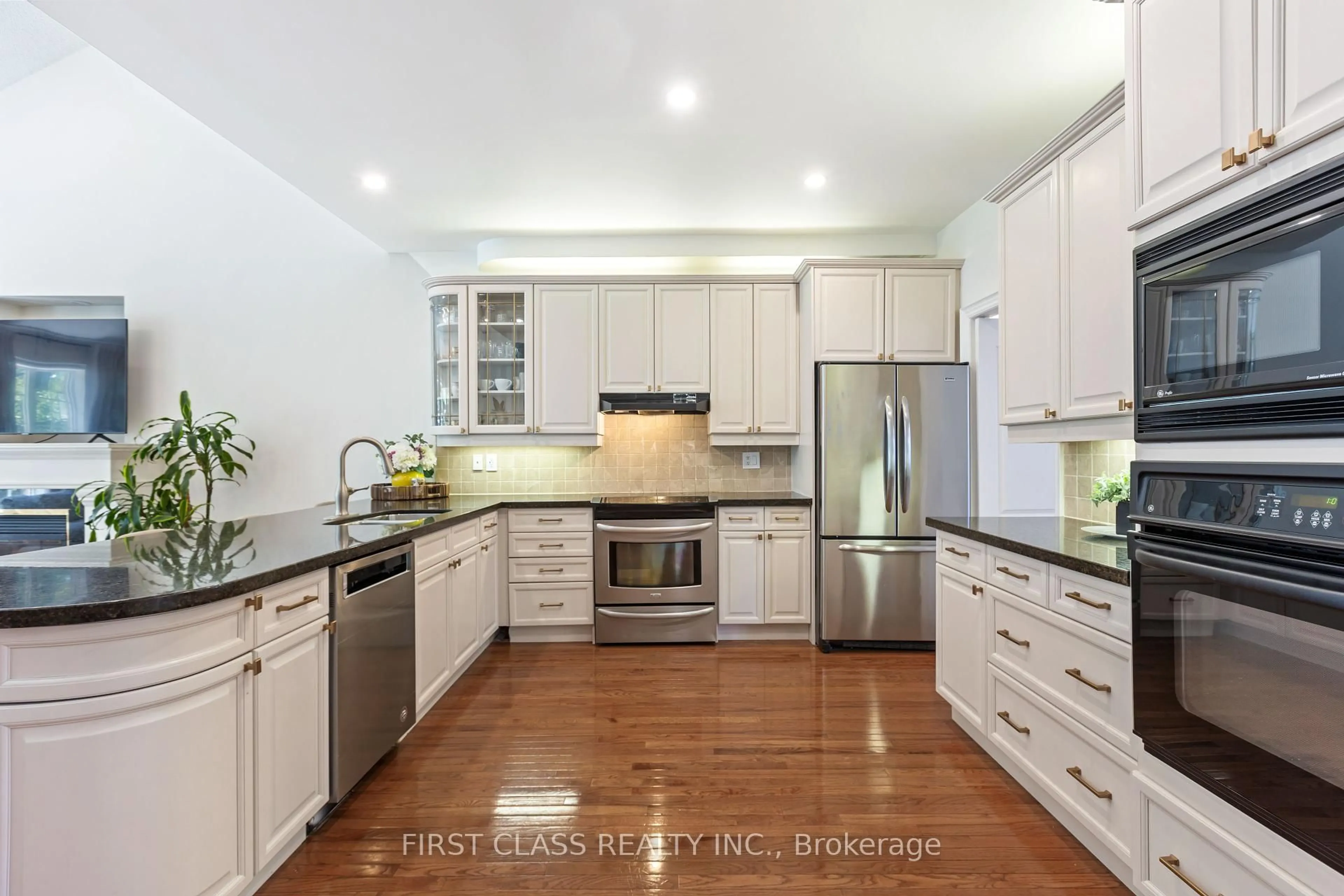 Contemporary kitchen, unknown for 2292 Eighth Line Line, Oakville Ontario L6H 6S3