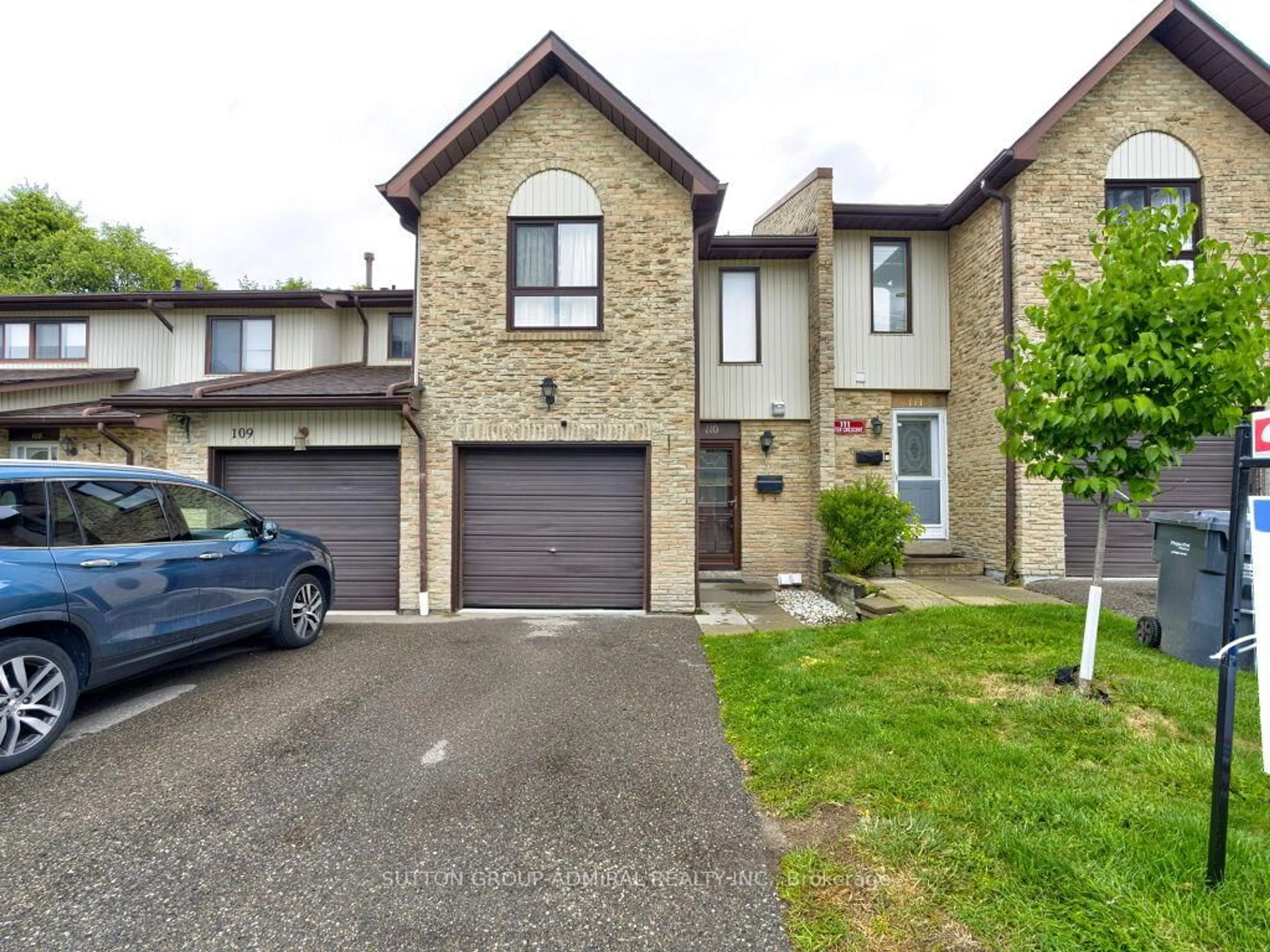 A pic from outside/outdoor area/front of a property/back of a property/a pic from drone, street for 110 Foster Cres, Brampton Ontario L6V 3M8