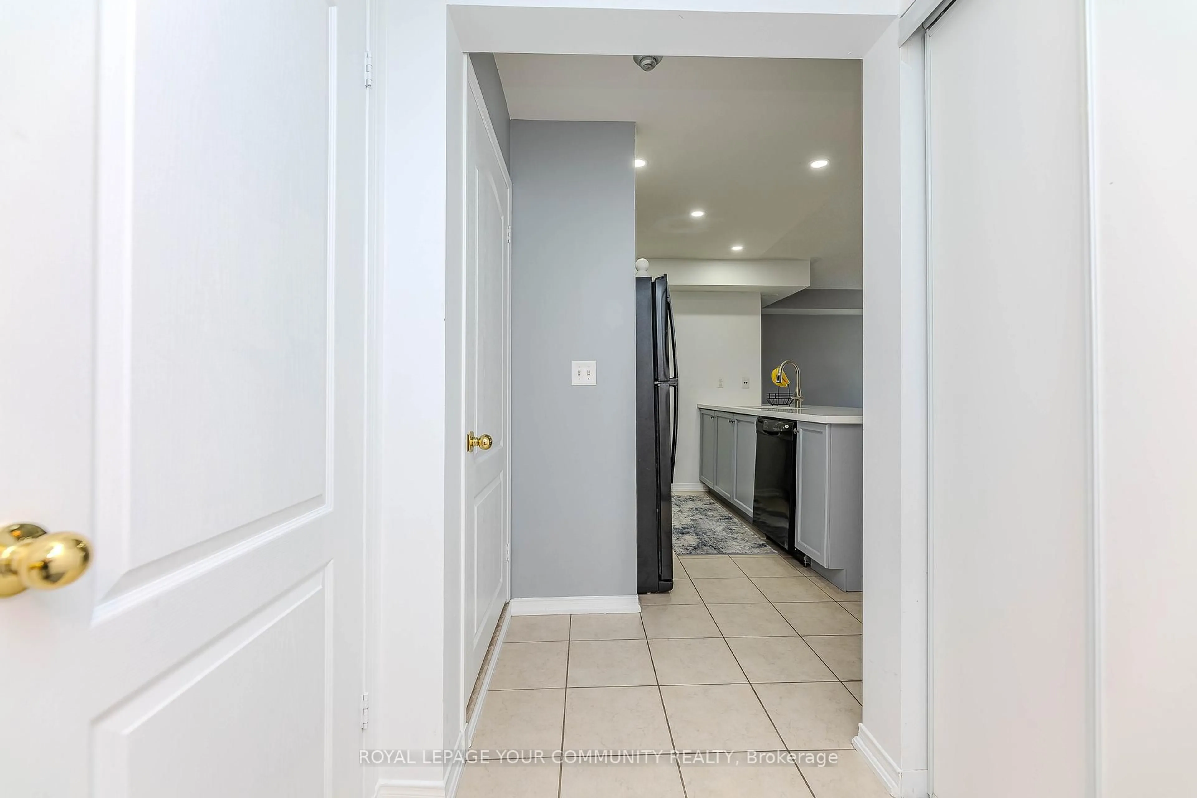 Indoor entryway for 149 Isaac Devins Blvd #5, Toronto Ontario M9M 0C5