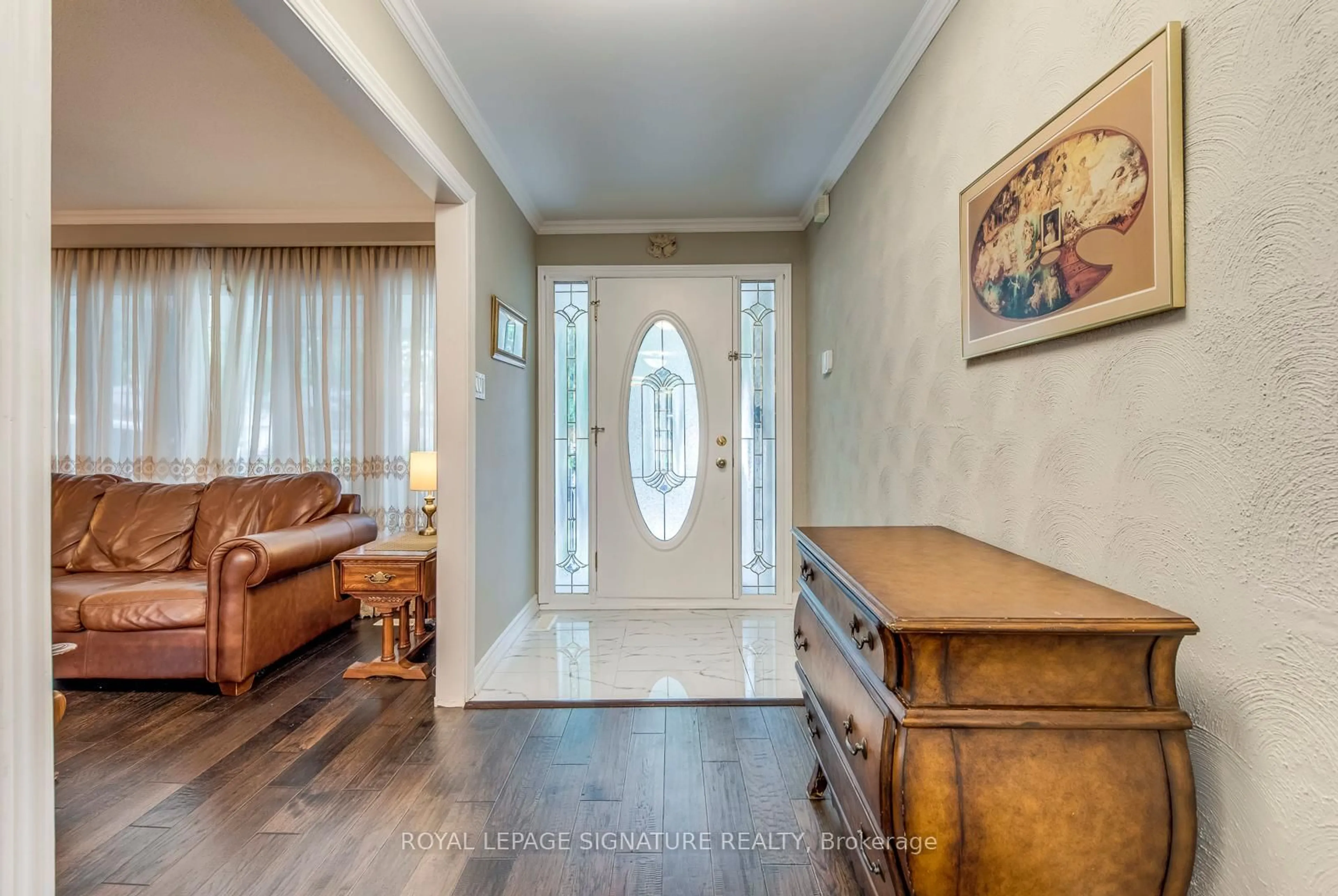 Indoor entryway for 2446 Poplar Cres, Mississauga Ontario L5J 4H3