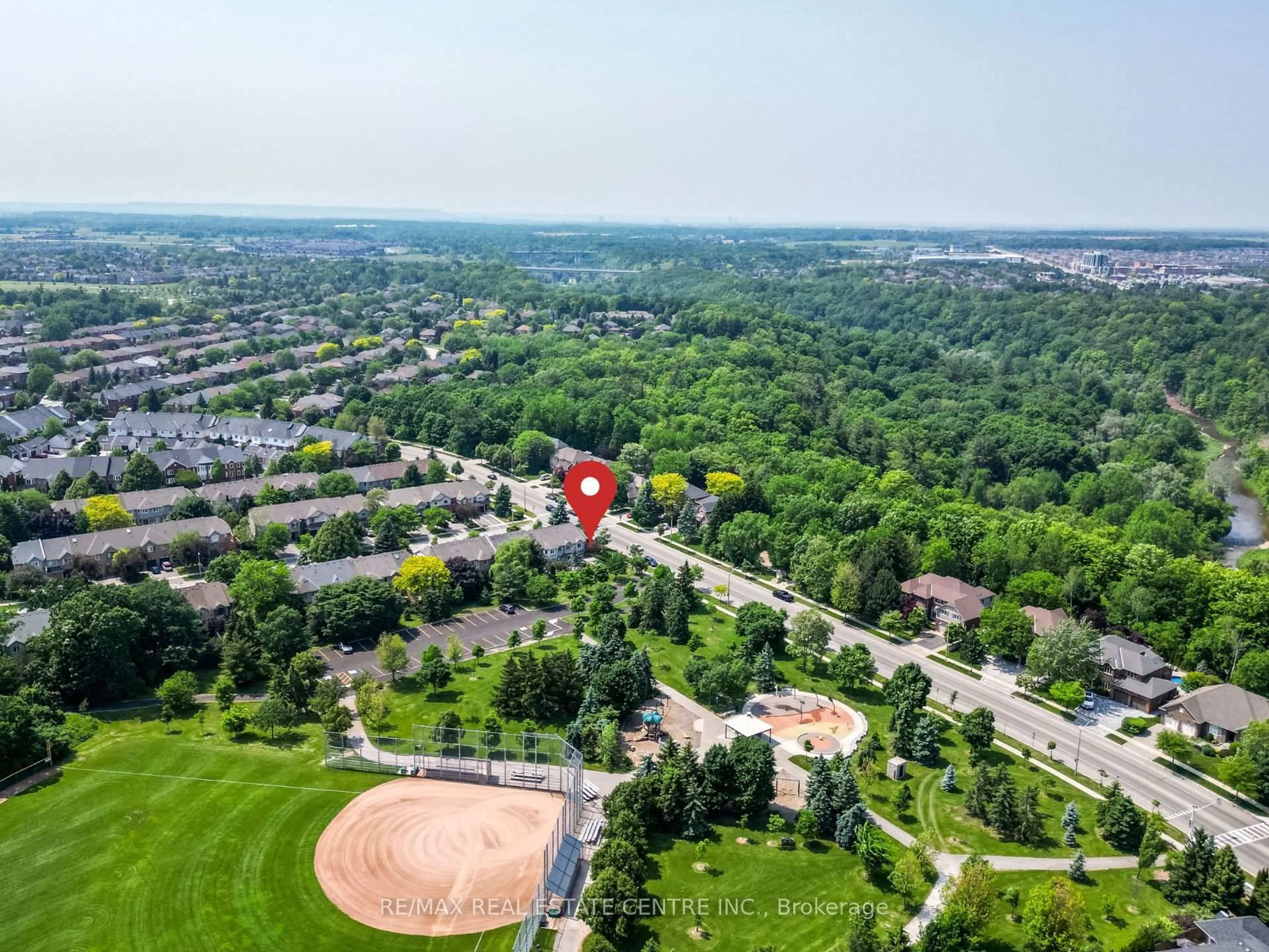 A pic from outside/outdoor area/front of a property/back of a property/a pic from drone, unknown for 1126 Westview Terr, Oakville Ontario L6M 3M1