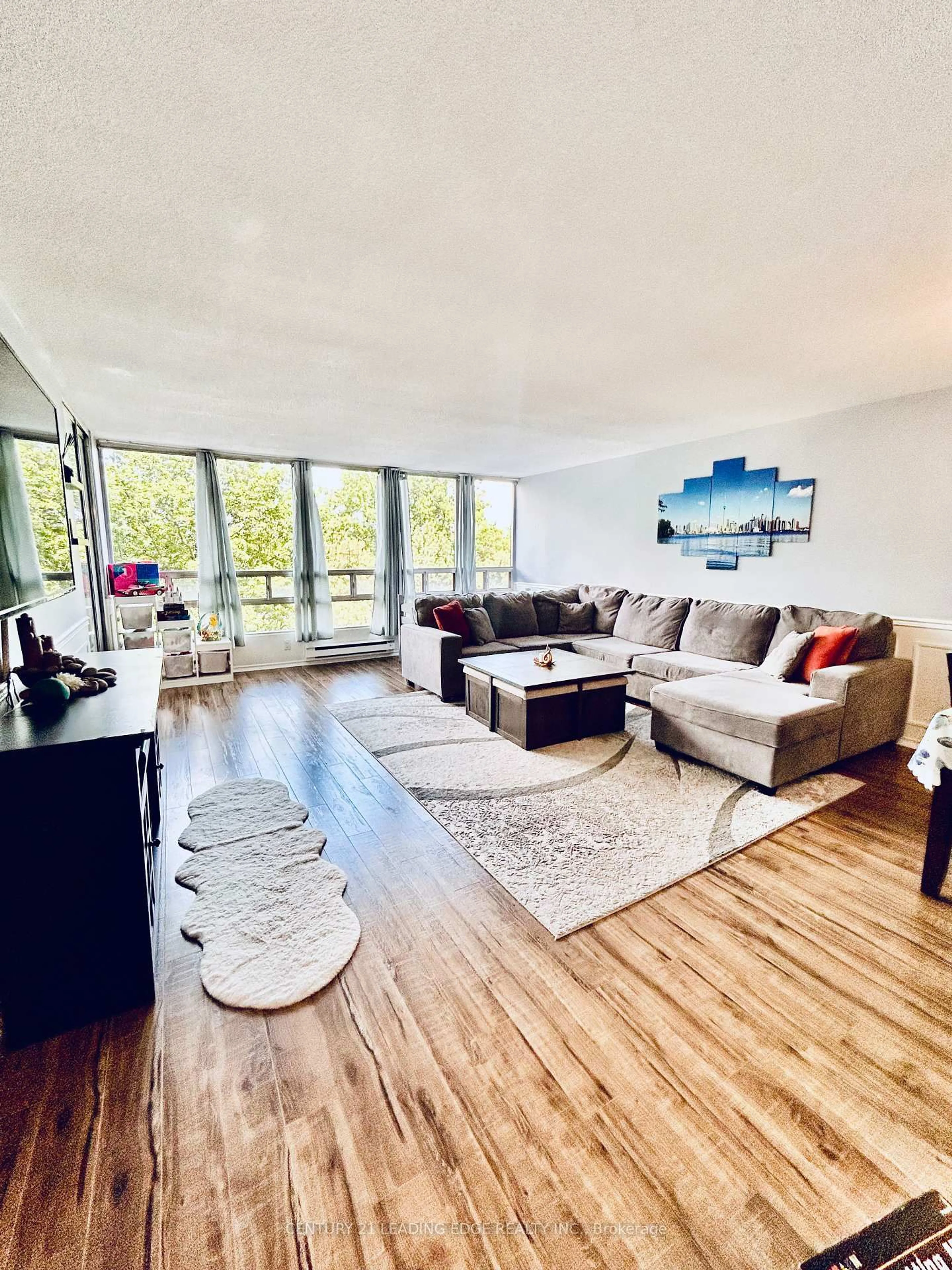 Living room with furniture, wood/laminate floor for 310 Mill St #401, Brampton Ontario L6Y 3B1