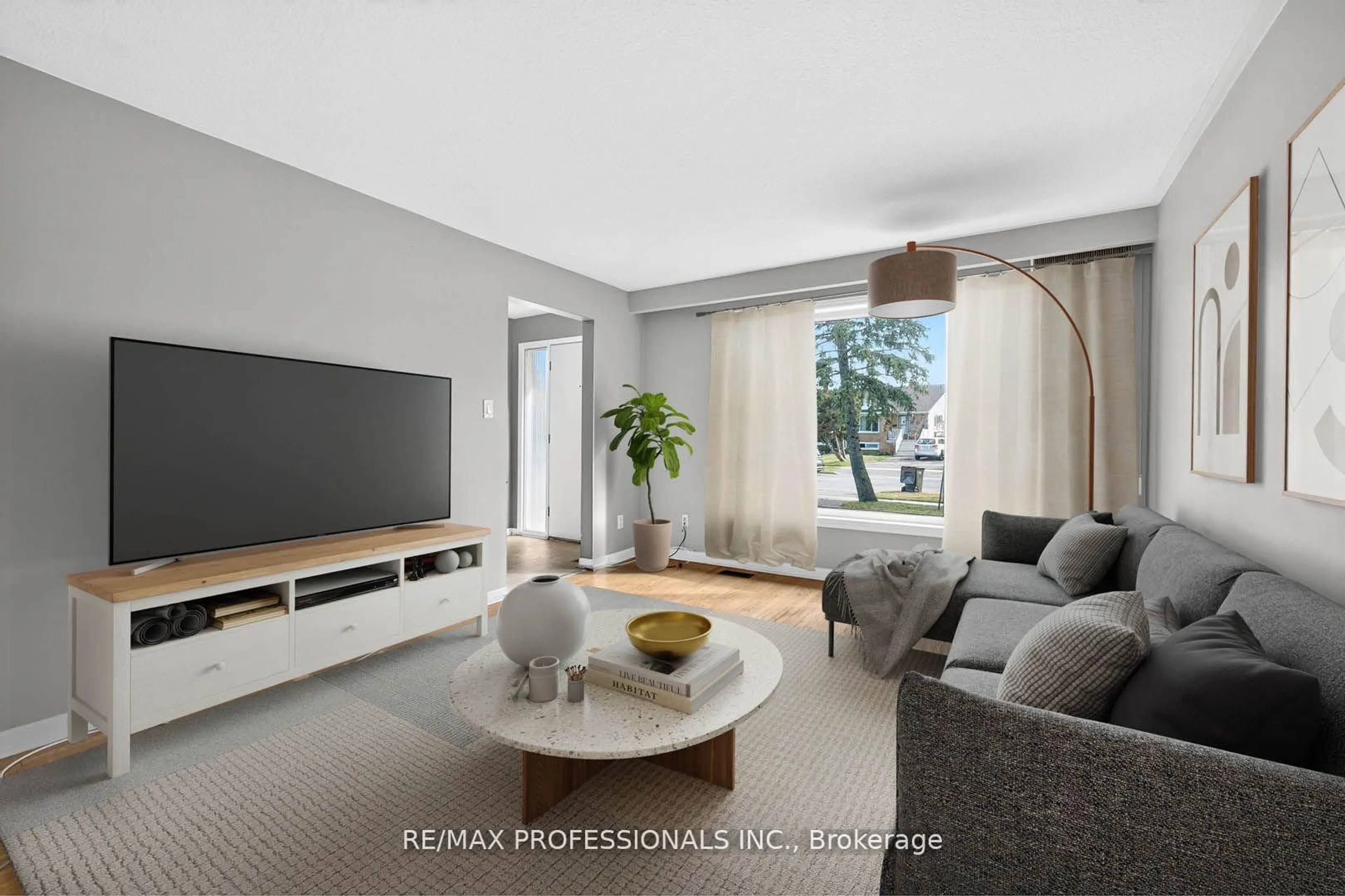Living room with furniture, unknown for 1784 Sandgate Cres, Mississauga Ontario L5J 2E8