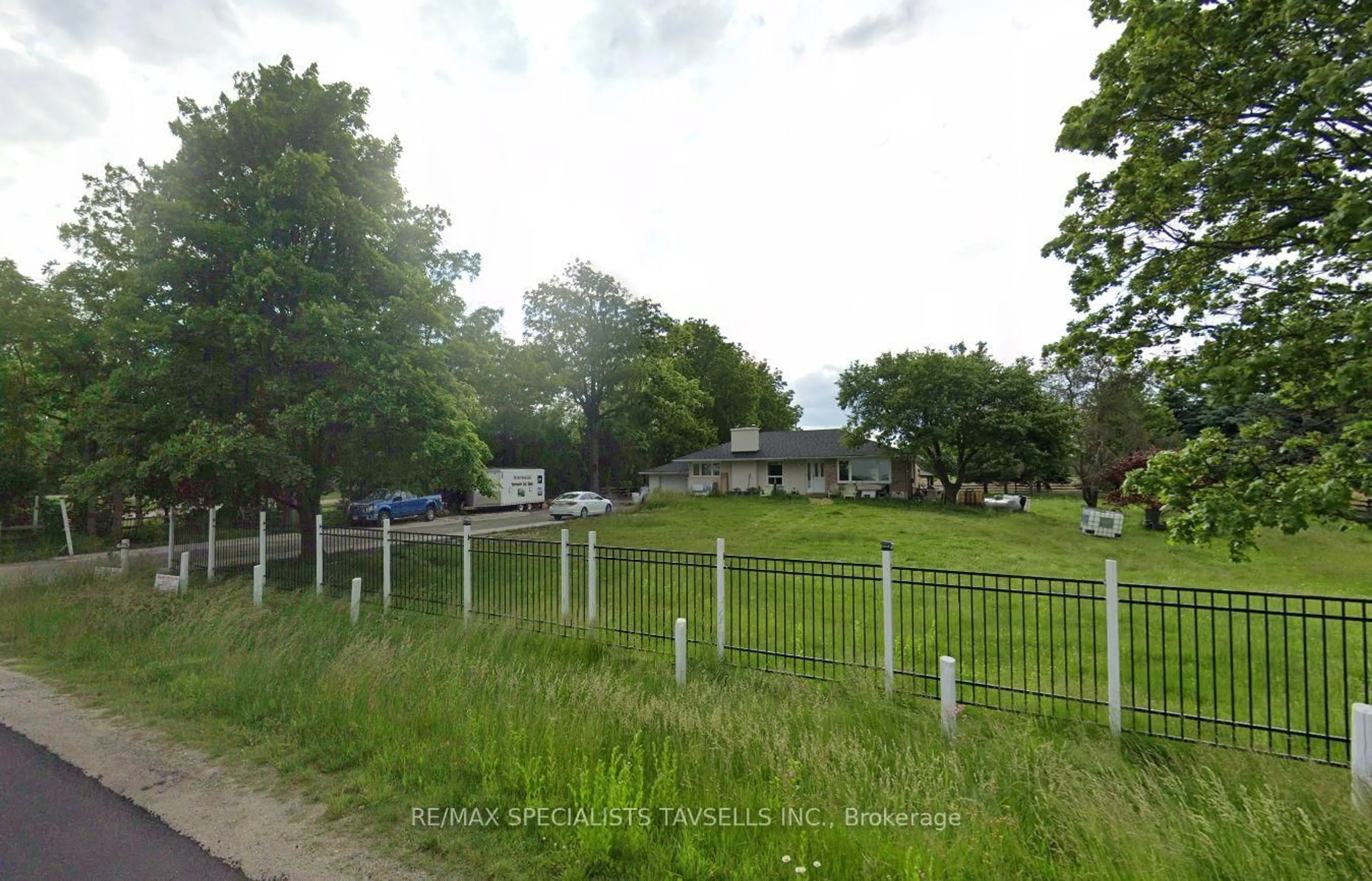 A pic from outside/outdoor area/front of a property/back of a property/a pic from drone, street for 16817 22 SIDE Rd, Halton Hills Ontario L7G 4S8