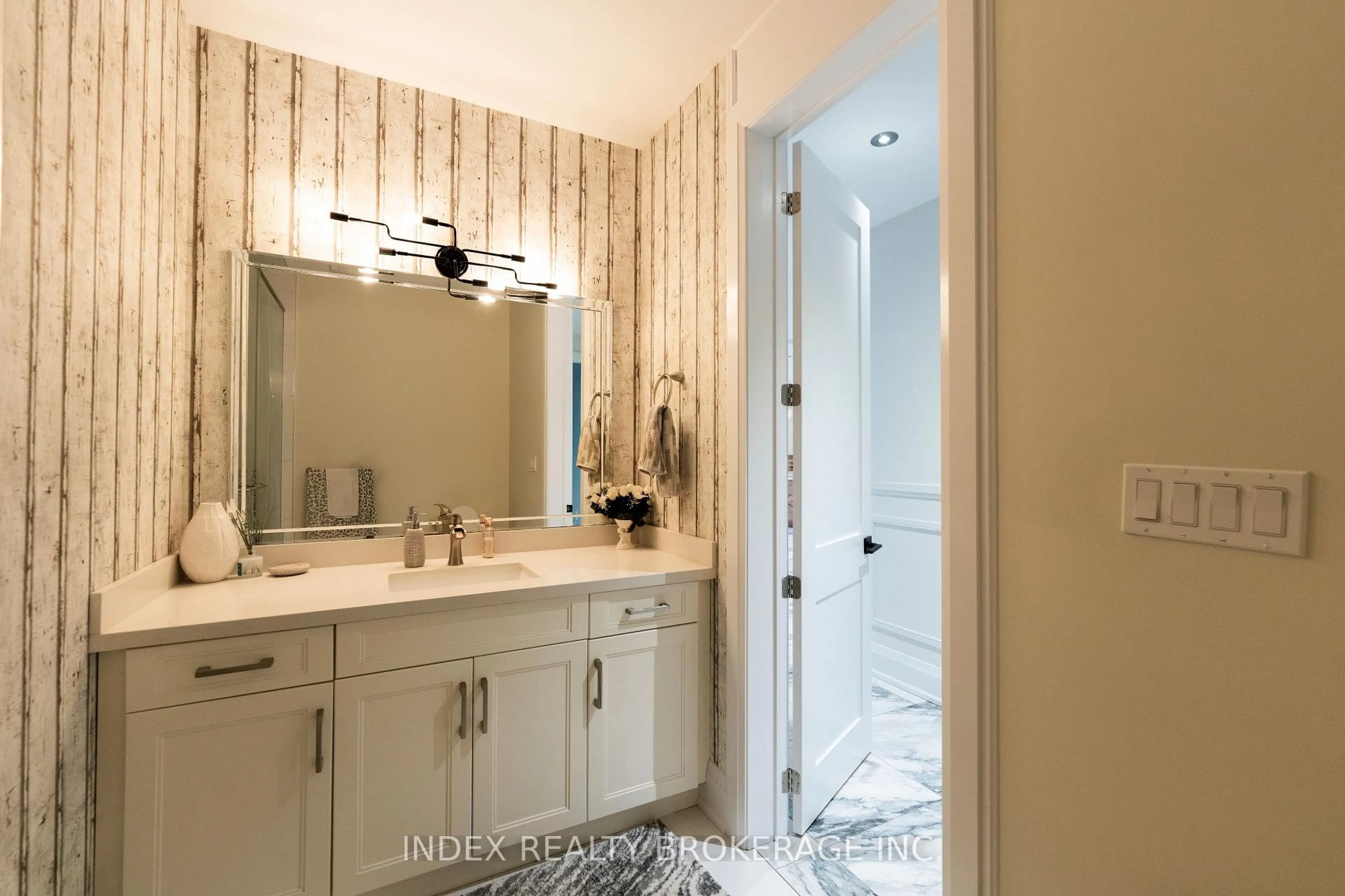 Contemporary bathroom, ceramic/tile floor for 20 Glassford Crt, Caledon Ontario L7K 0K7