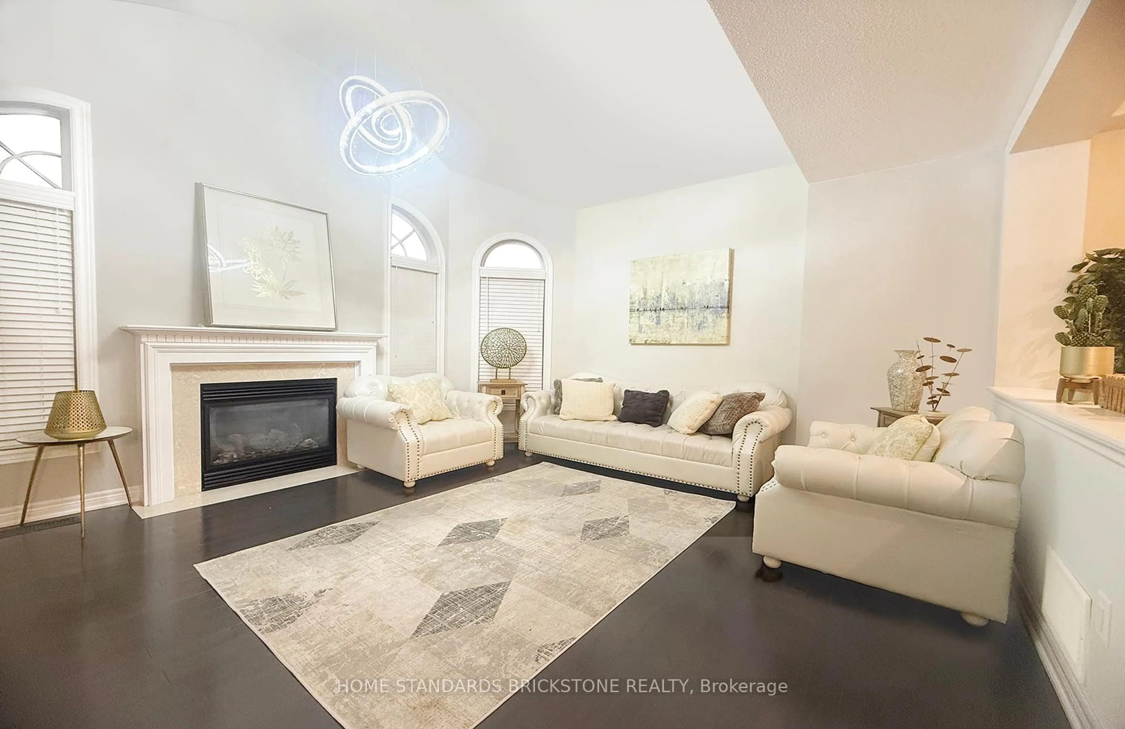 Living room with furniture, unknown for 2465 Quetico Cres, Oakville Ontario L6M 0R4