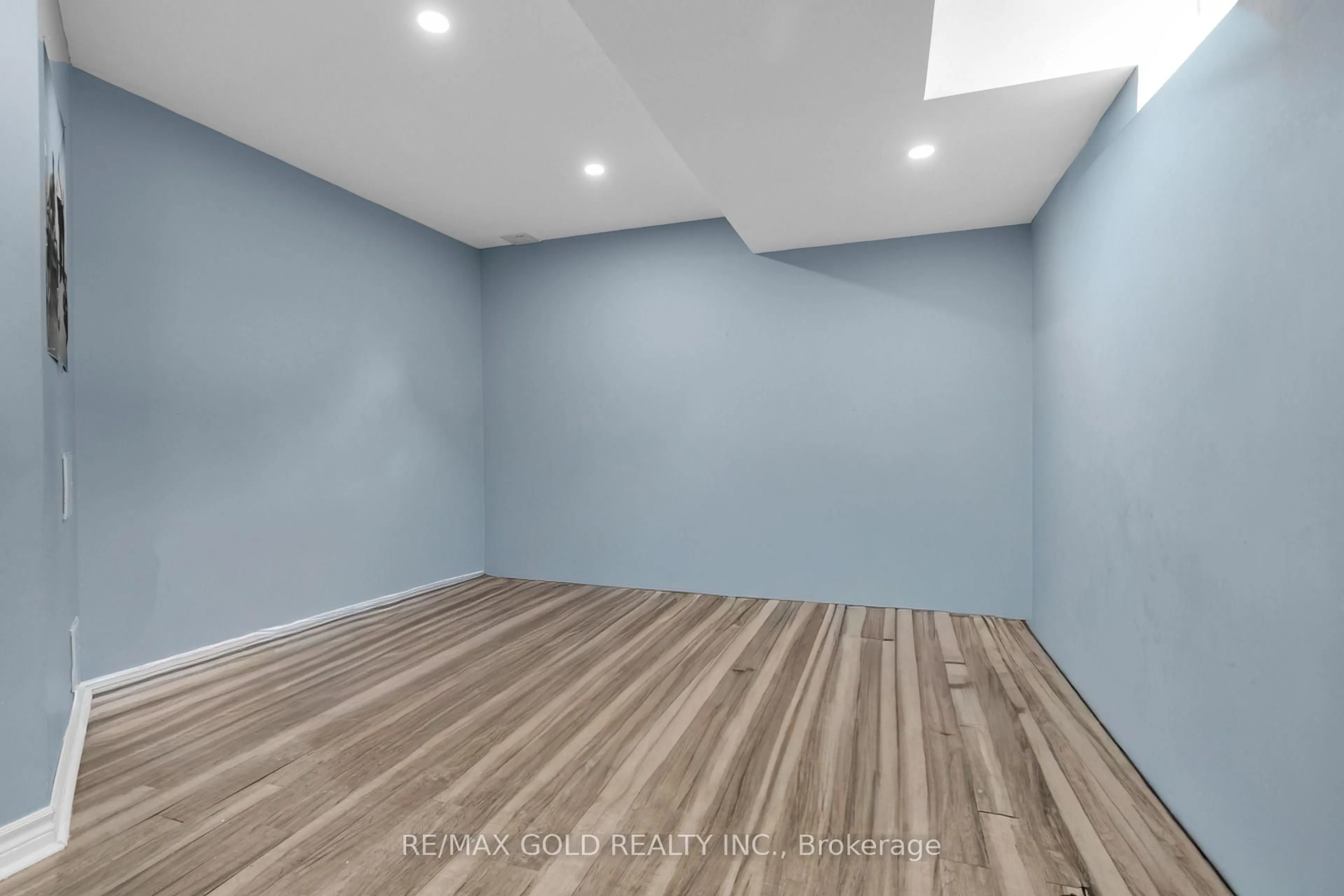 A pic of a room for 255 Brisdale Dr, Brampton Ontario L7A 2T3