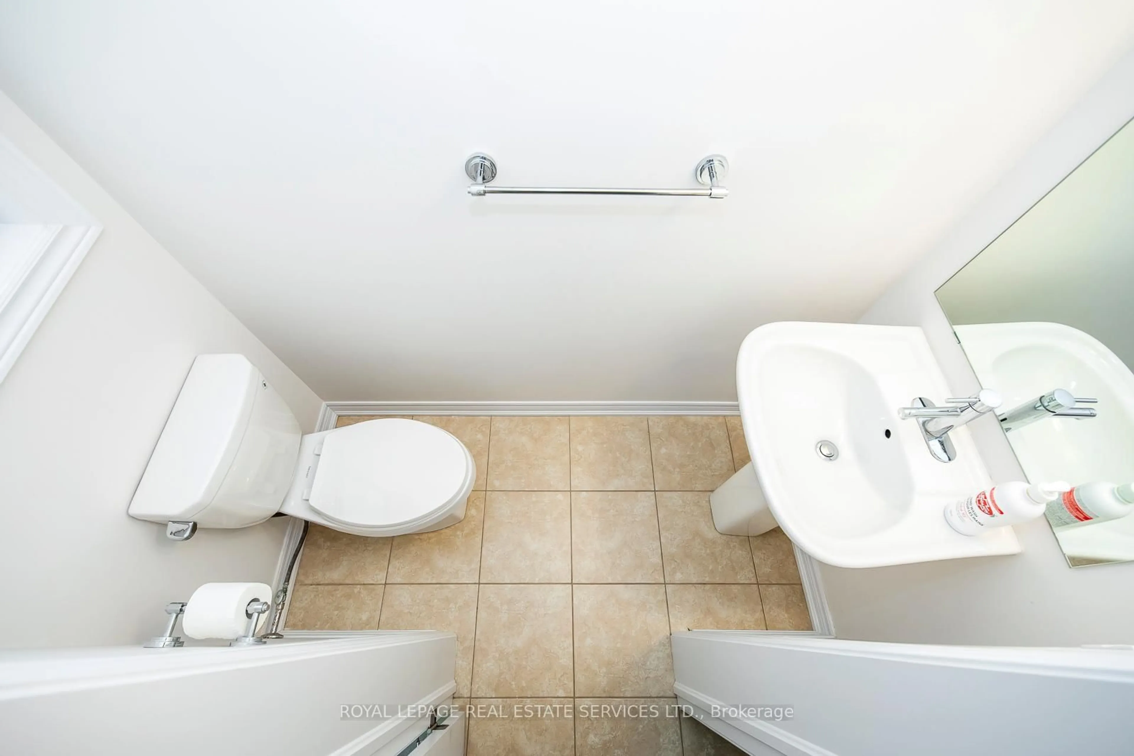 Standard bathroom, ceramic/tile floor for 383 Grantham Common, Oakville Ontario L6H 0P8