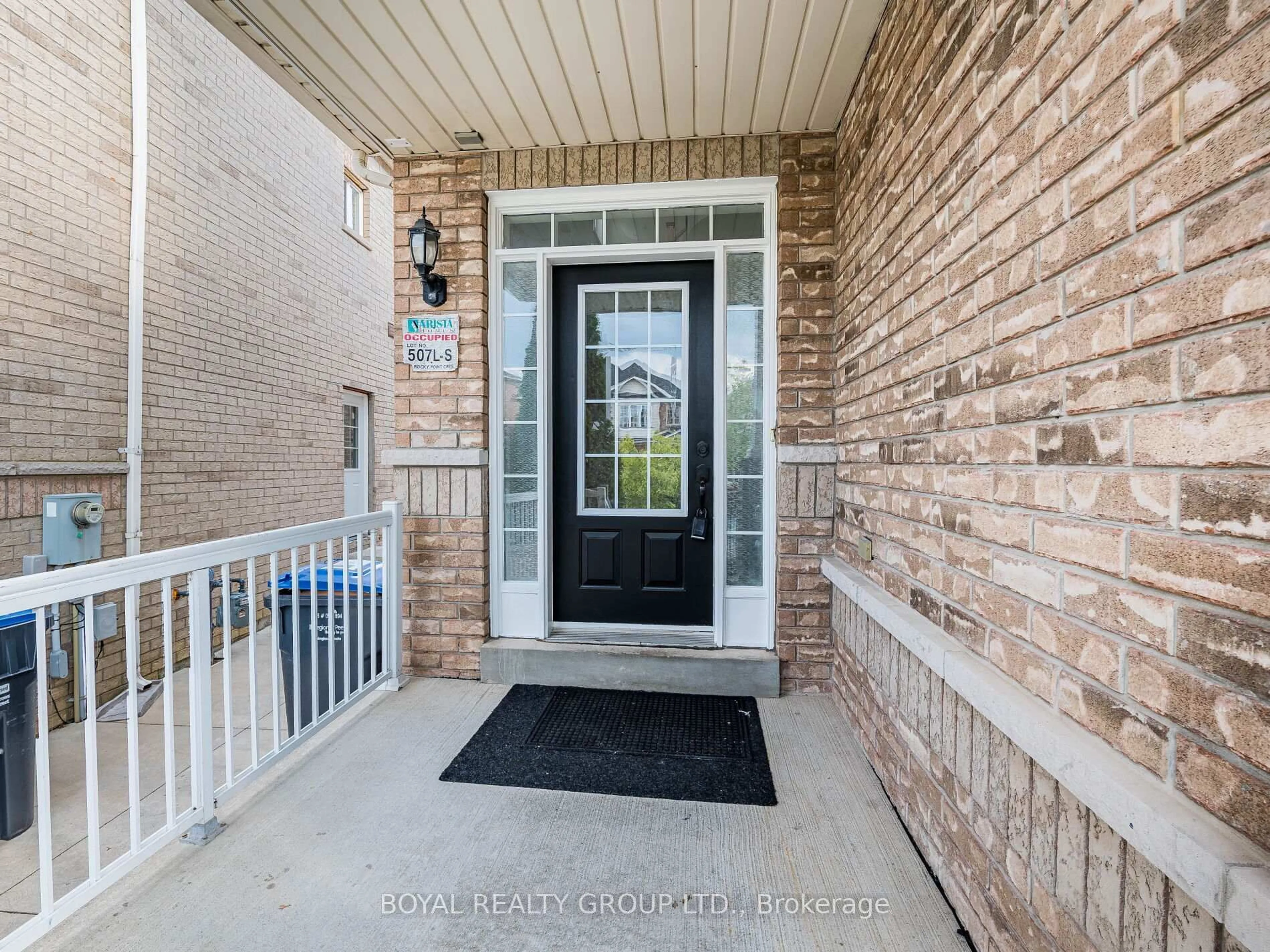 Indoor entryway for 128 Rocky Point Cres, Brampton Ontario L6V 4S6