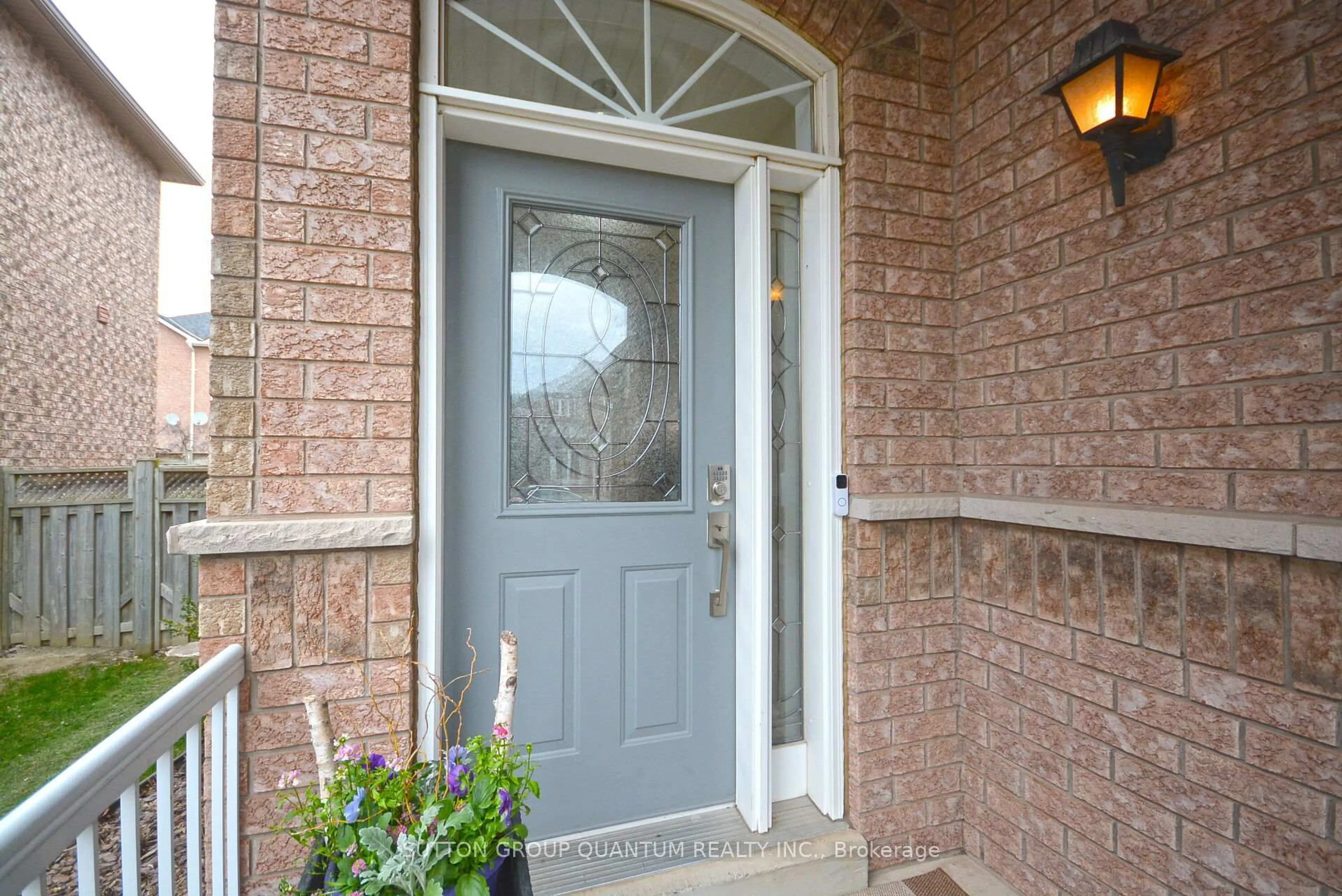Indoor entryway for 5679 Longboat Ave, Mississauga Ontario L5M 7E6