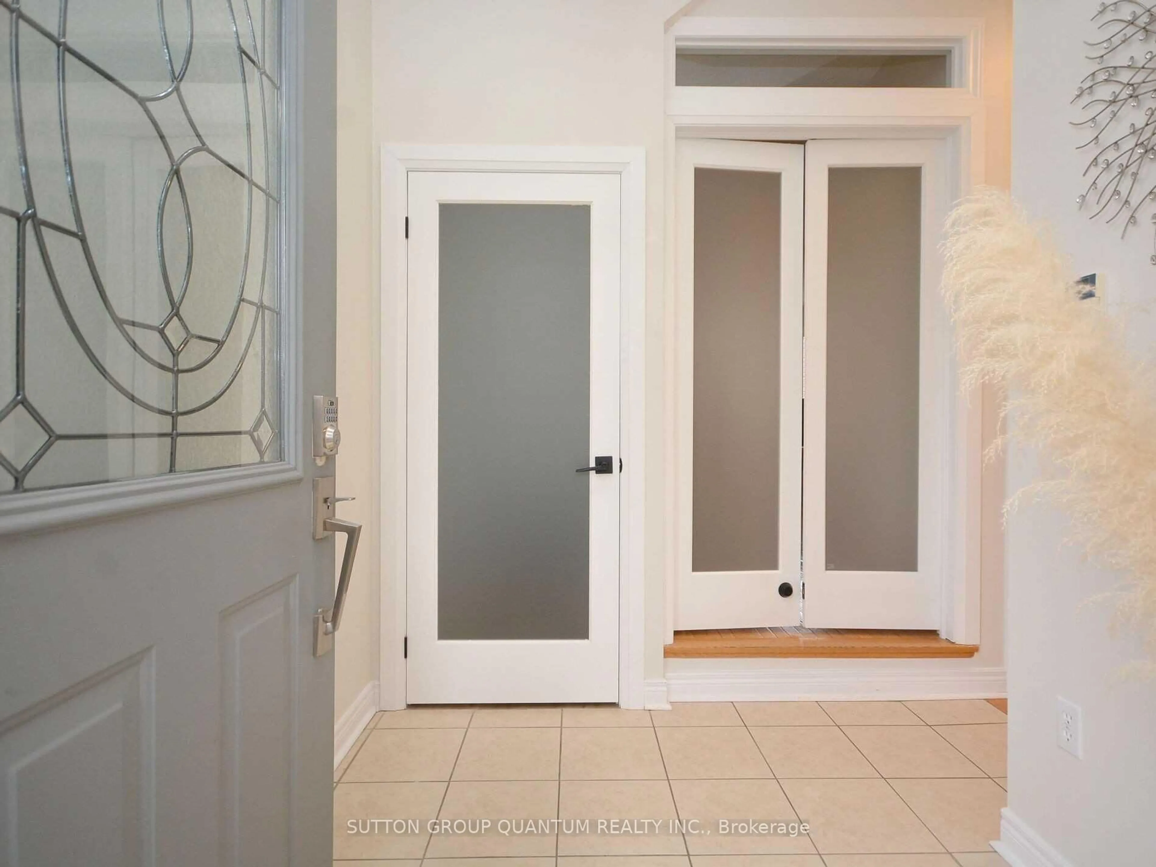 Indoor entryway for 5679 Longboat Ave, Mississauga Ontario L5M 7E6